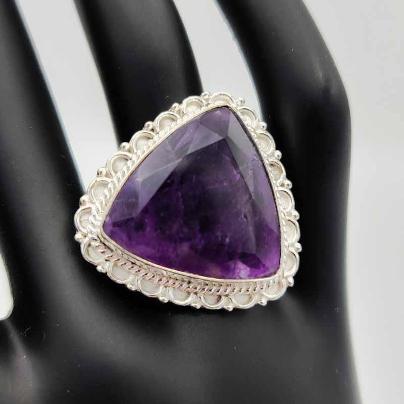 Amethyst Vogue Ring | Sterling Silver - Spiral Circle