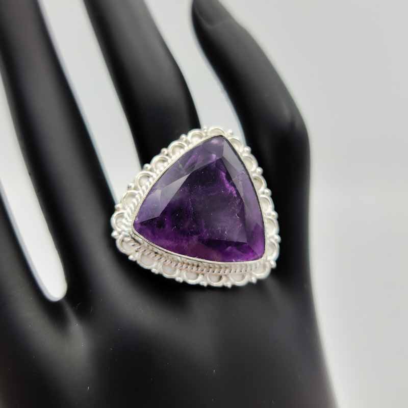 Amethyst Vogue Ring | Sterling Silver - Spiral Circle