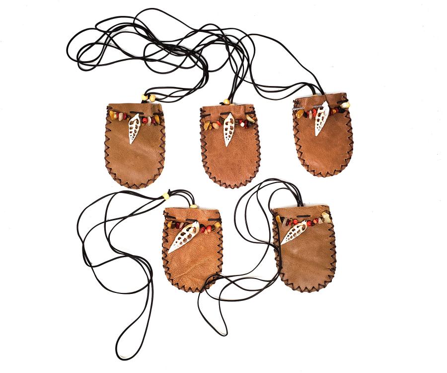 Arrowhead Leather Pouch with Cord 3