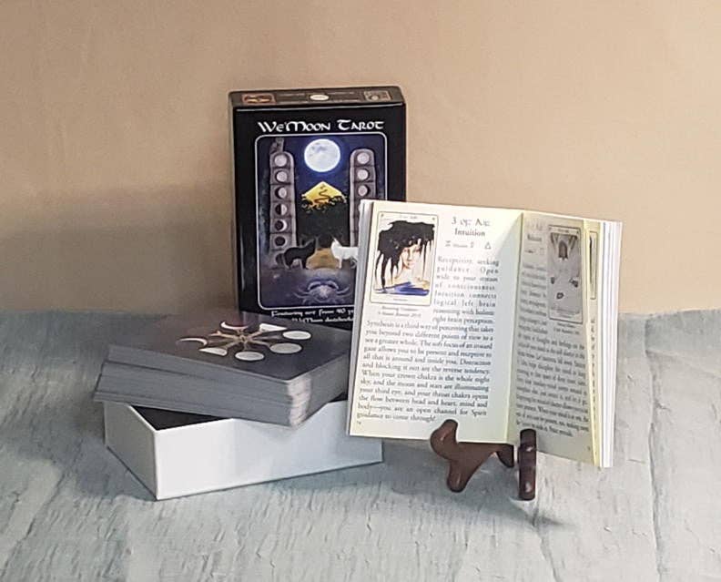 The We'Moon Tarot Card Deck: Featuring art by women from around the world