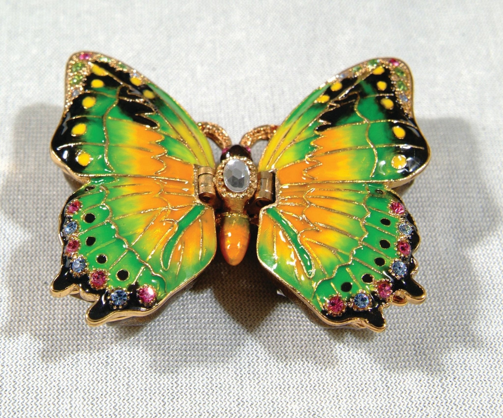 3634 Butterfly Bejeweled Box - Spiral Circle