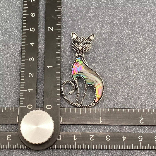Abalone Shell Silver Tone Smiling Cat Brooch - Spiral Circle