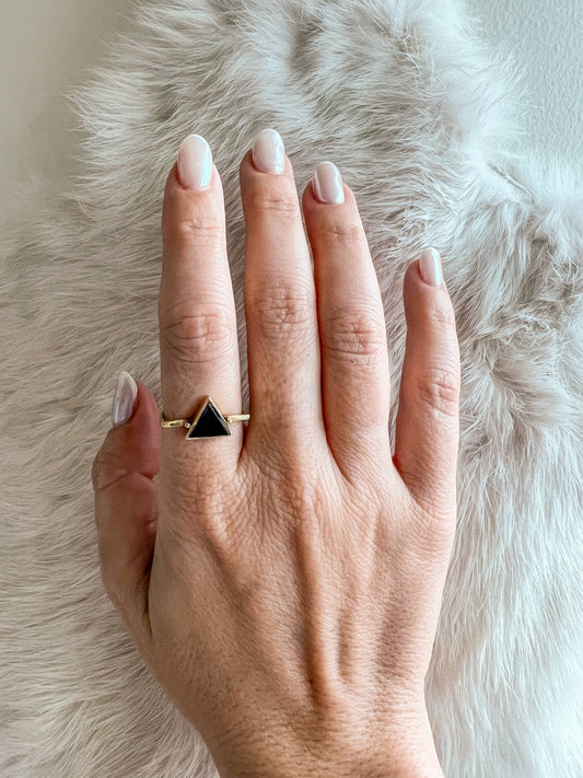 Brass Ring with Triangle Onyx Stone - Spiral Circle