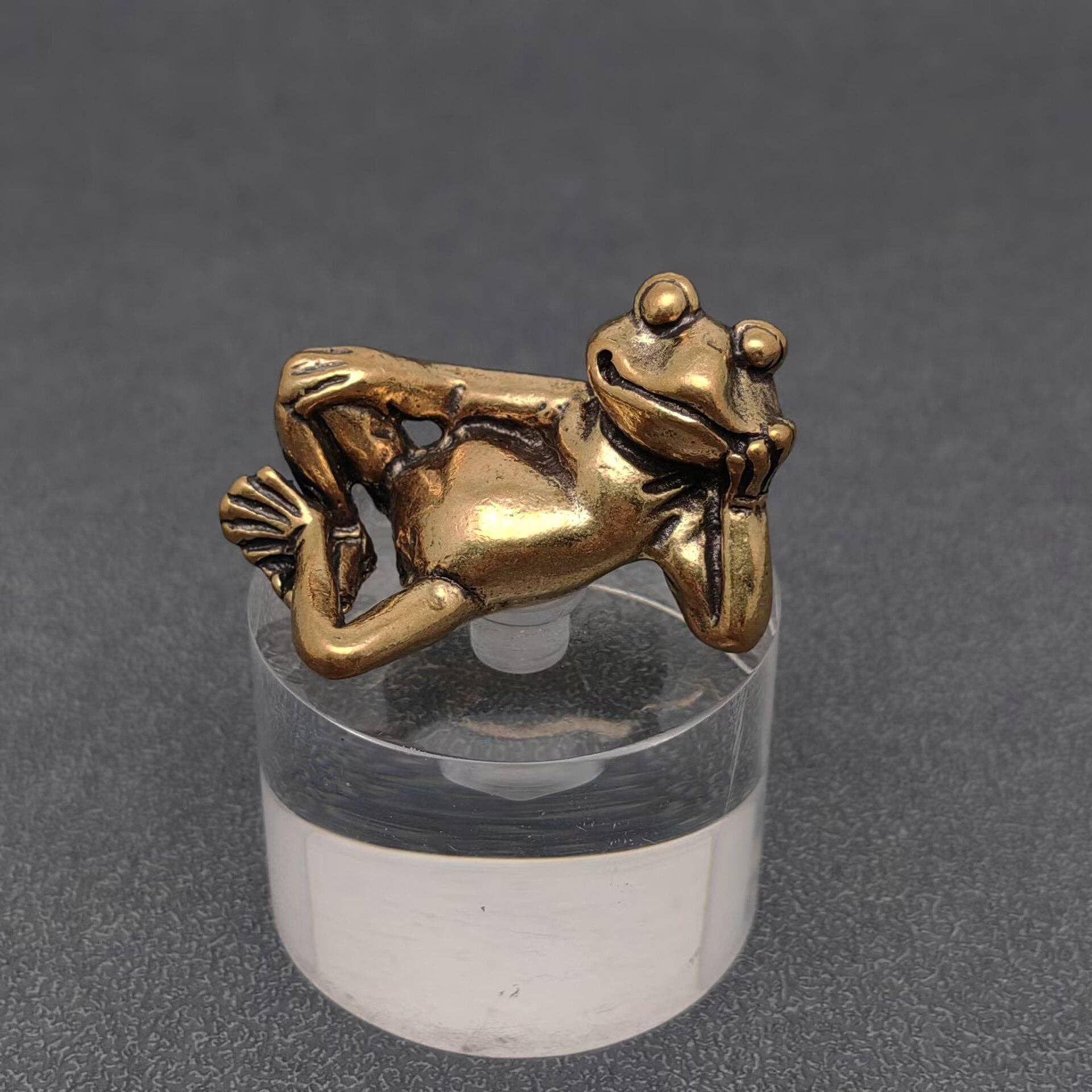 Brass Side - Lying Frog Desktop Ornaments Decorations - Spiral Circle