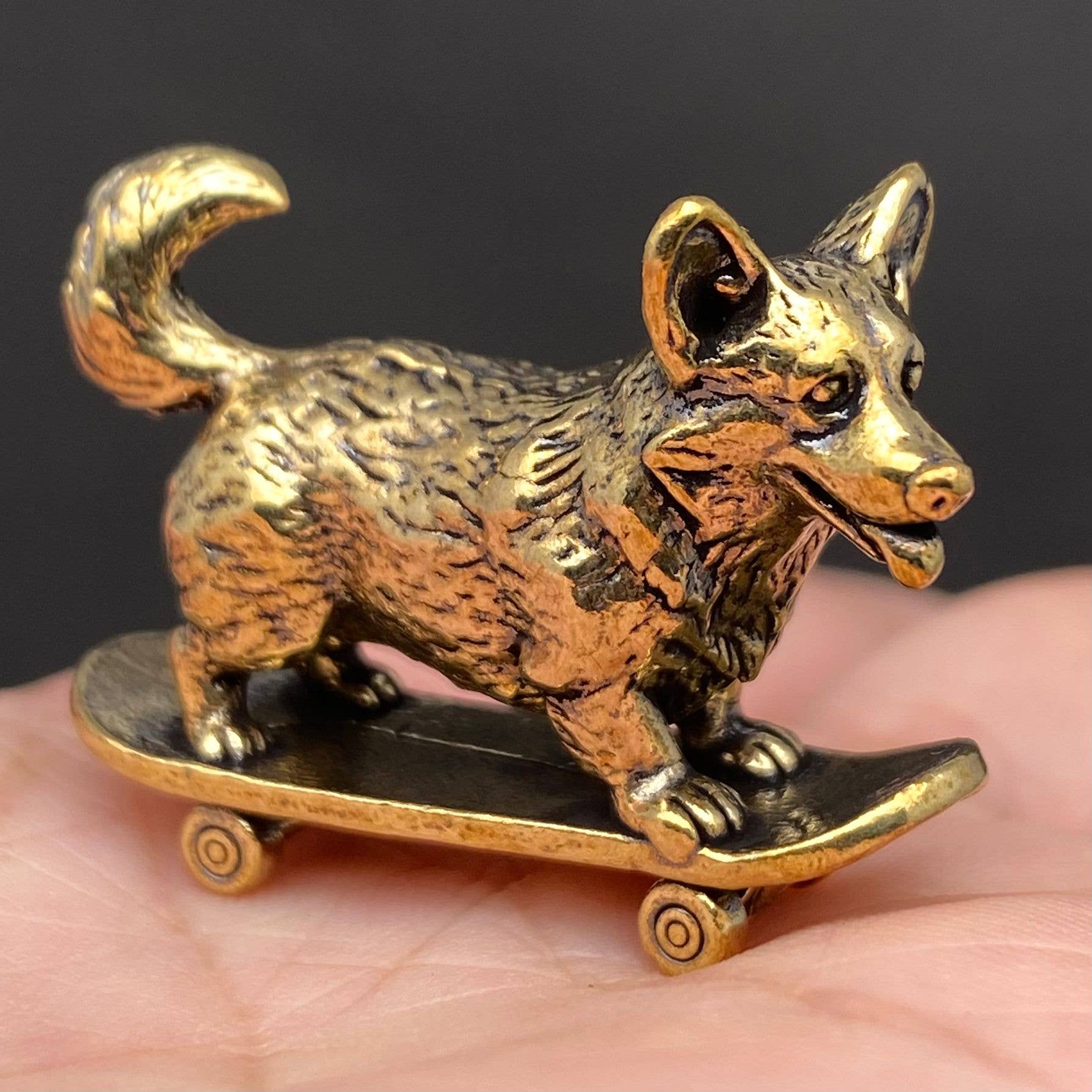 Corgi On The Skateboard Brass Crafts Desktop Ornaments