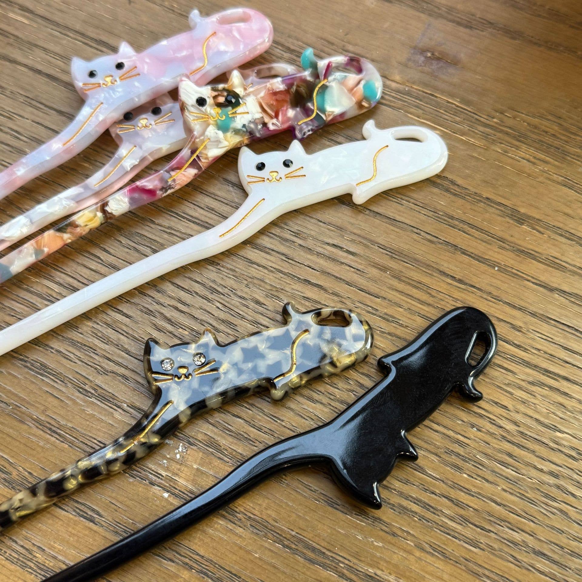 Chic & Colorful Cat Shaped Acetate Hairpins - Spiral Circle
