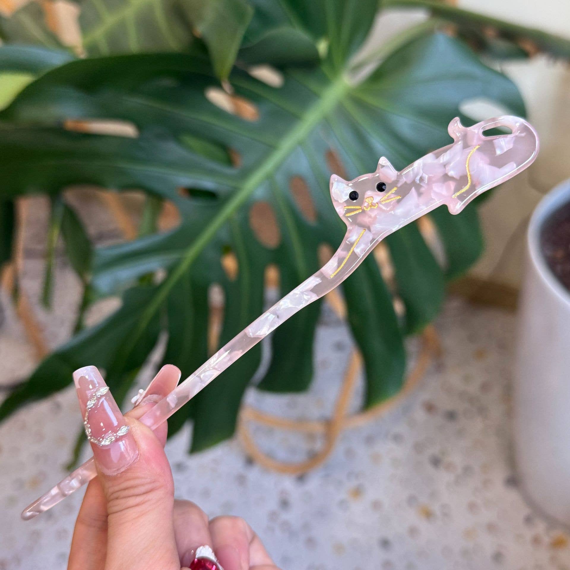 Chic & Colorful Cat Shaped Acetate Hairpins - Spiral Circle