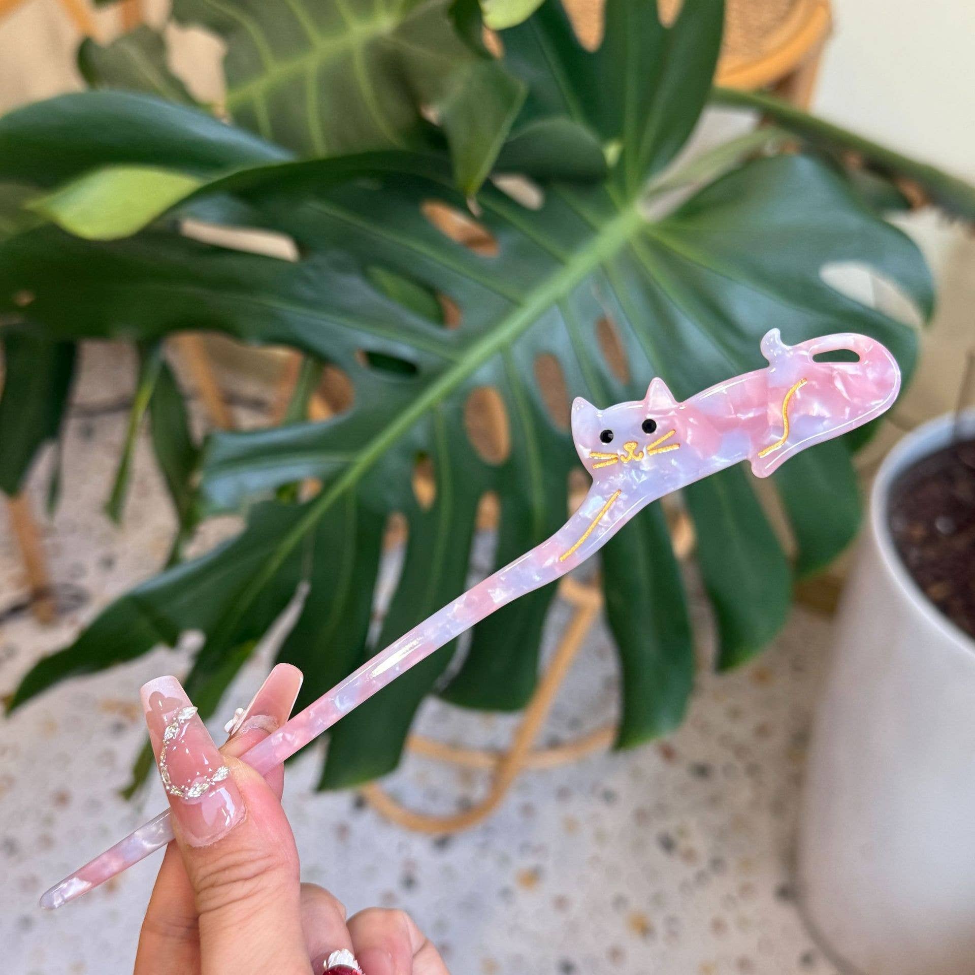 Chic & Colorful Cat Shaped Acetate Hairpins - Spiral Circle