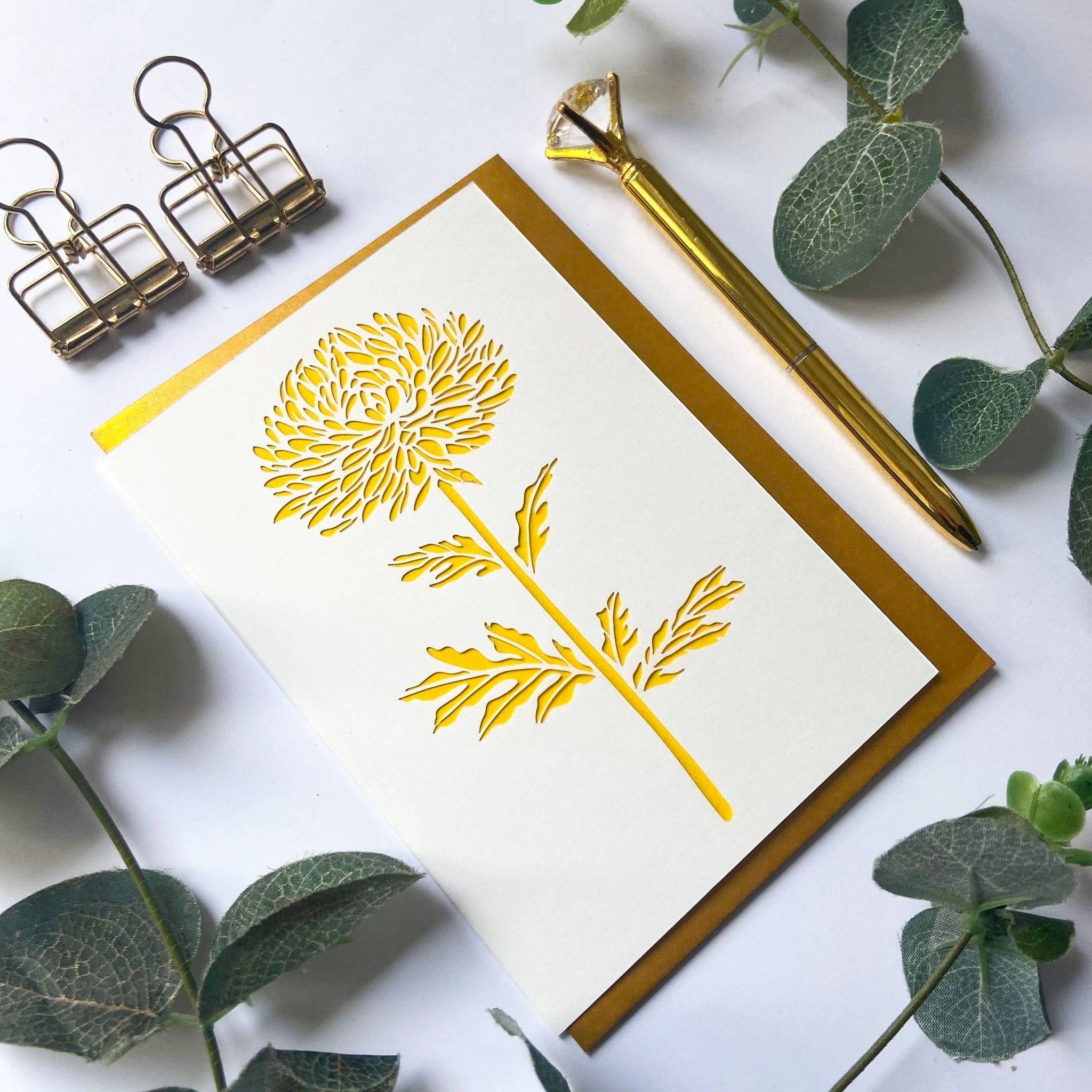 Chrysanthemum card, Blank birthday card, Flower lover card - Spiral Circle
