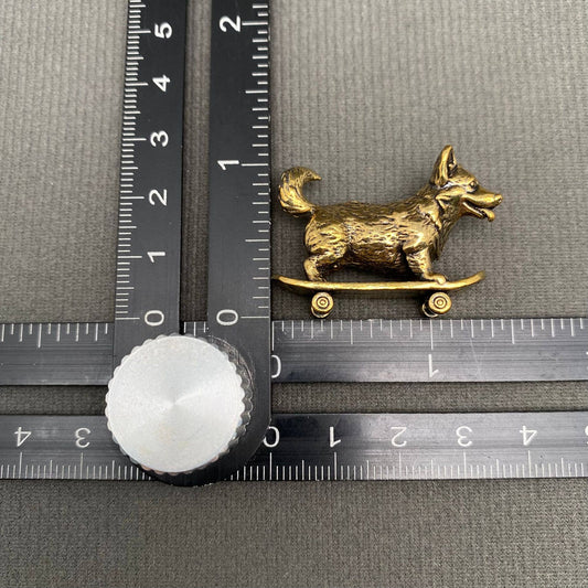 Corgi On The Skateboard Brass Crafts Desktop Ornaments - Spiral Circle