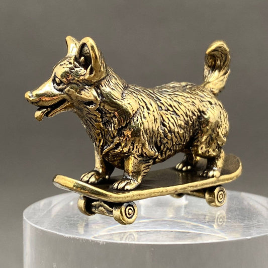 Corgi On The Skateboard Brass Crafts Desktop Ornaments - Spiral Circle