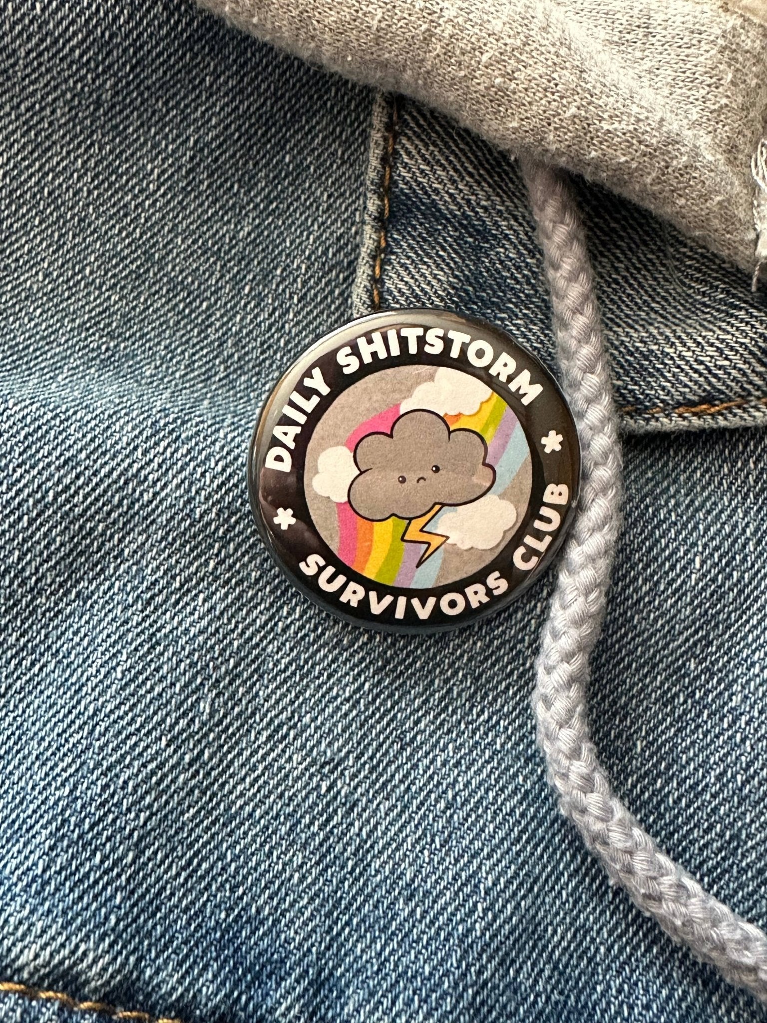 Daily Shitstorm Survivors Club Button - Spiral Circle