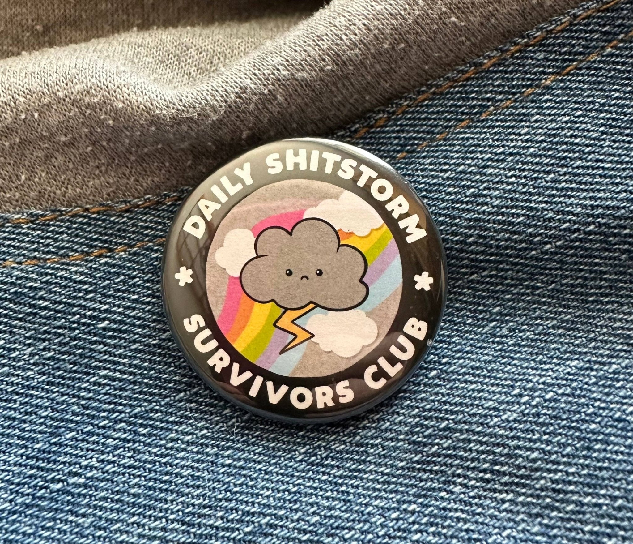 Daily Shitstorm Survivors Club Button - Spiral Circle