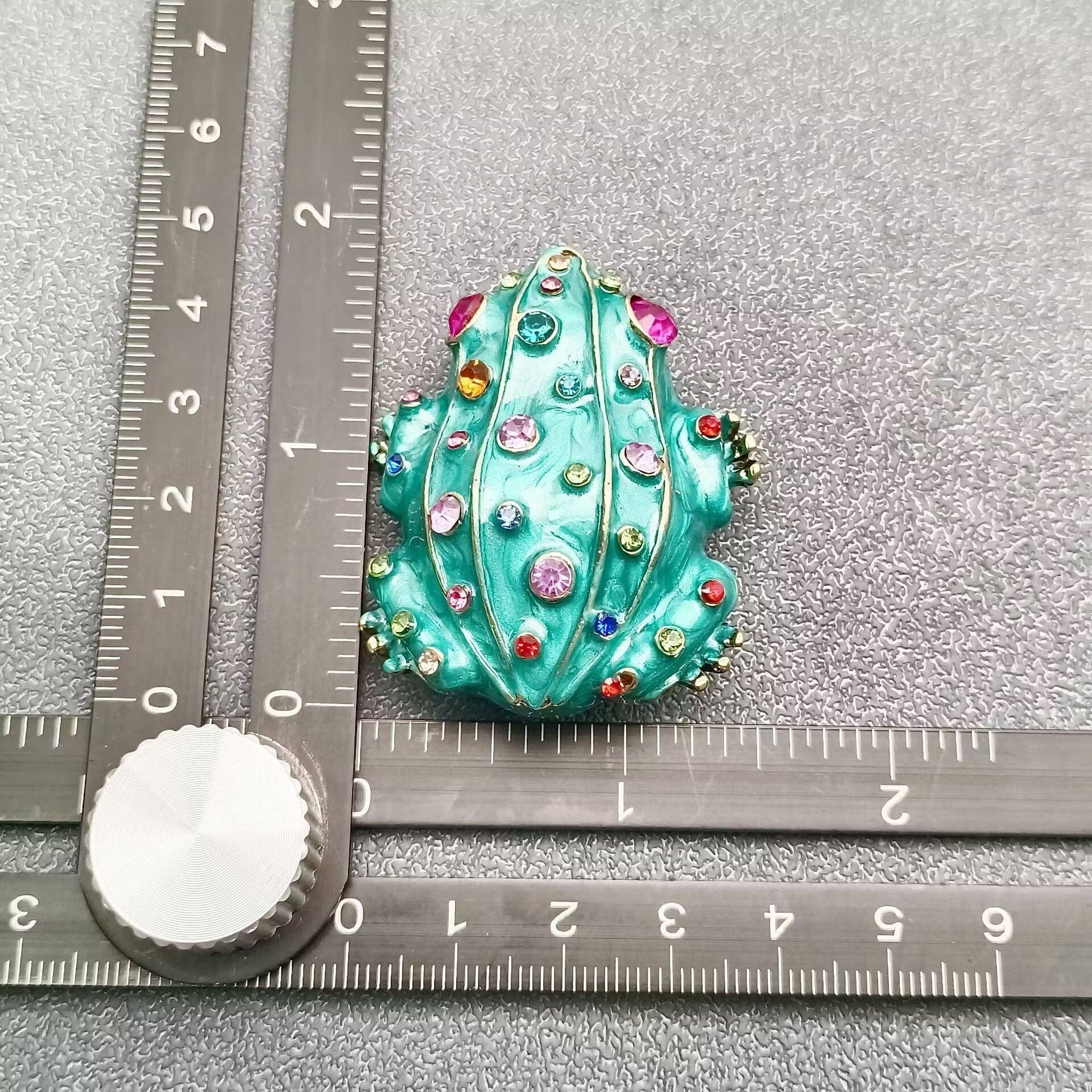 Enamel Frog Brooch Inlaid with Rhinestone - Spiral Circle