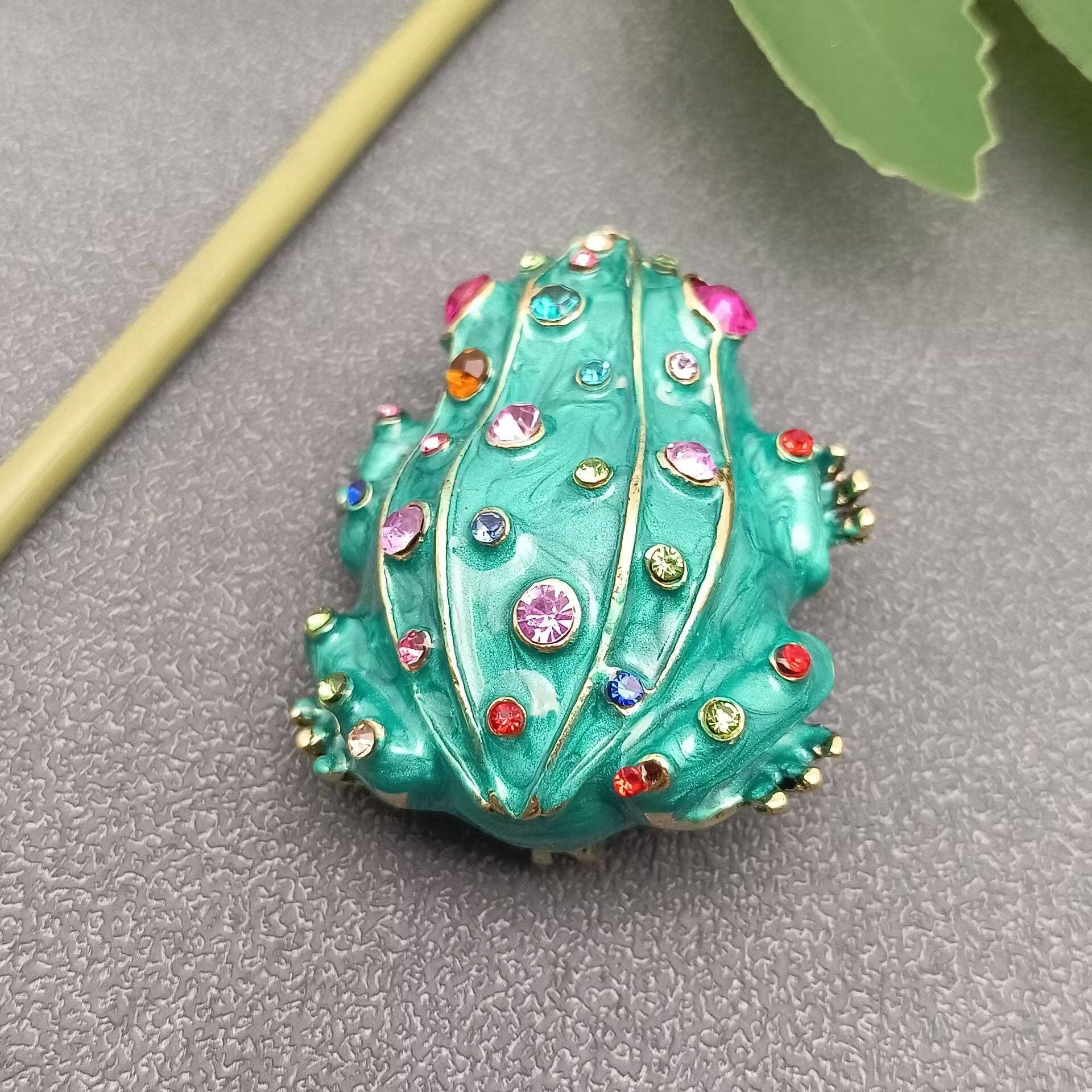 Enamel Frog Brooch Inlaid with Rhinestone - Spiral Circle