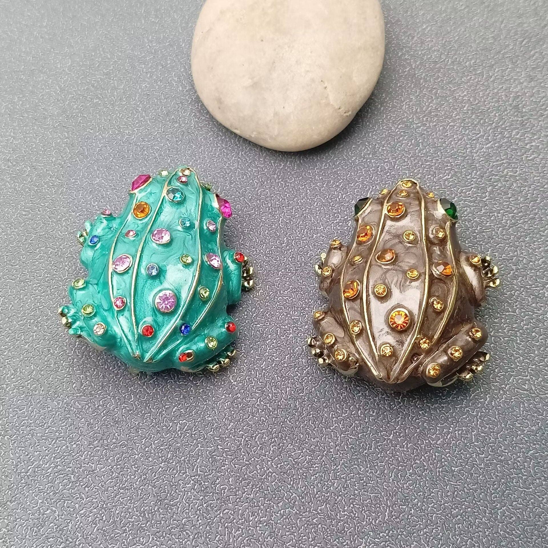 Enamel Frog Brooch Inlaid with Rhinestone - Spiral Circle