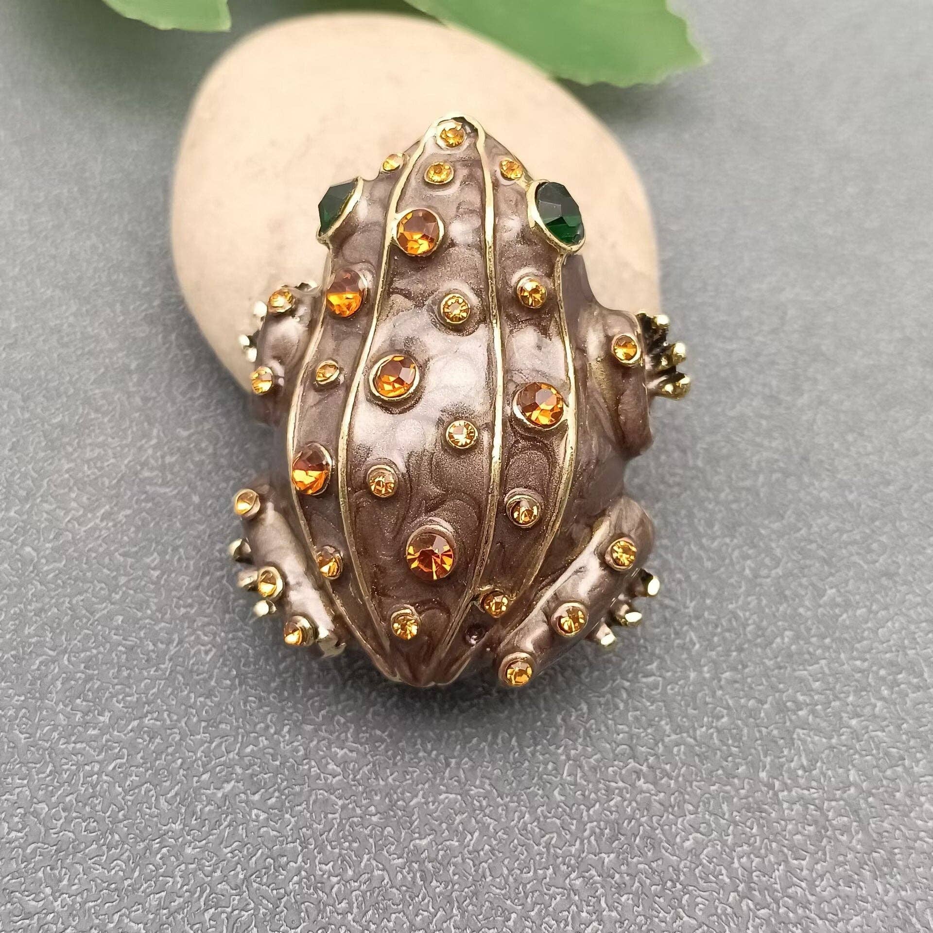 Enamel Frog Brooch Inlaid with Rhinestone - Spiral Circle