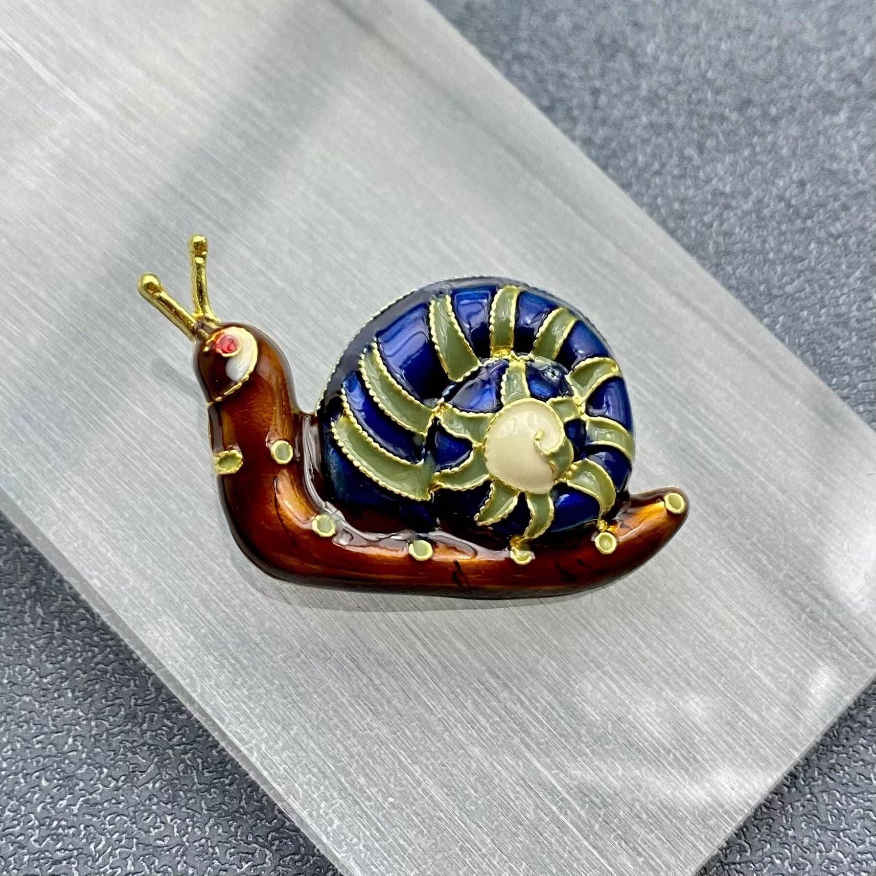 Enamel Snail brooch - Spiral Circle