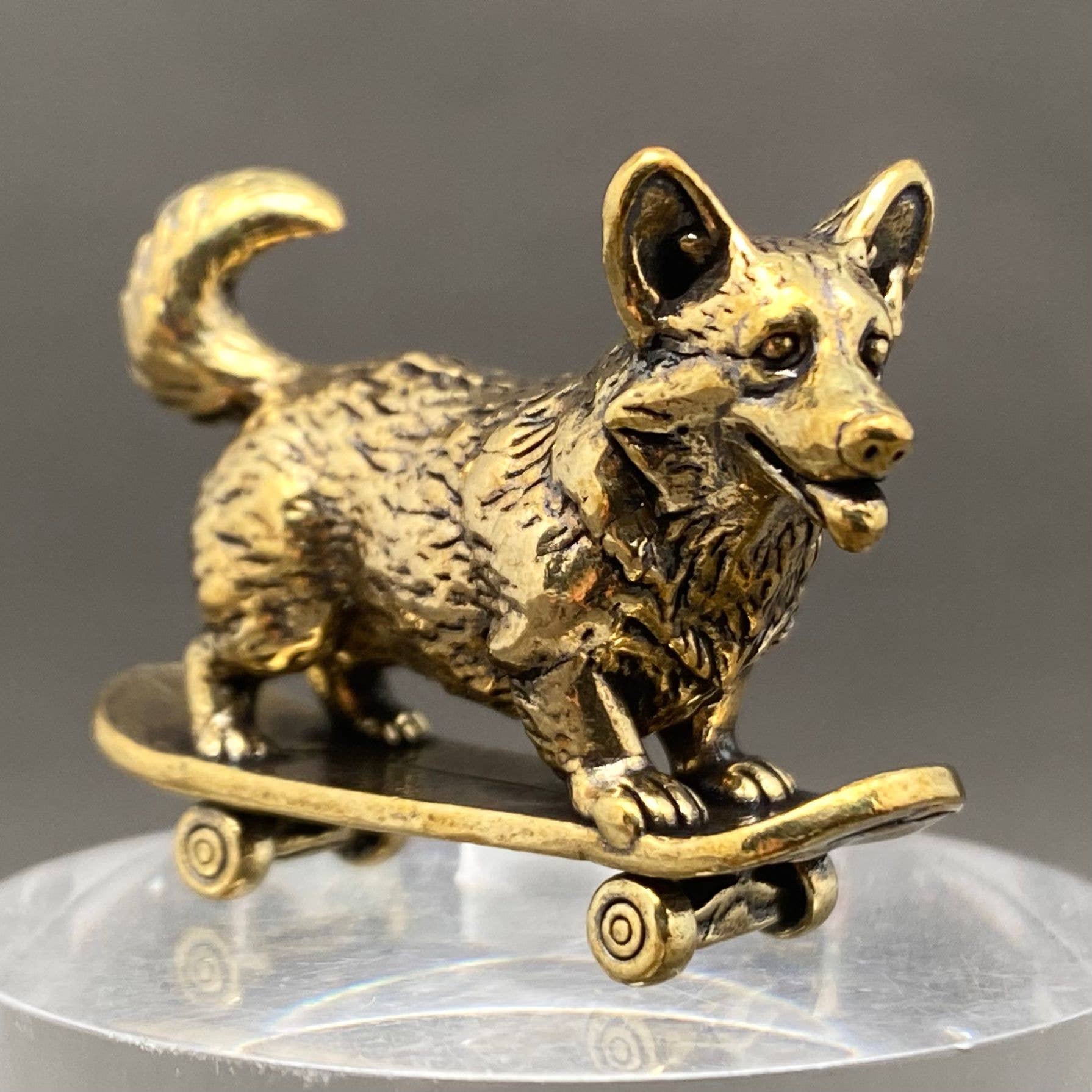 Corgi On The Skateboard Brass Crafts Desktop Ornaments