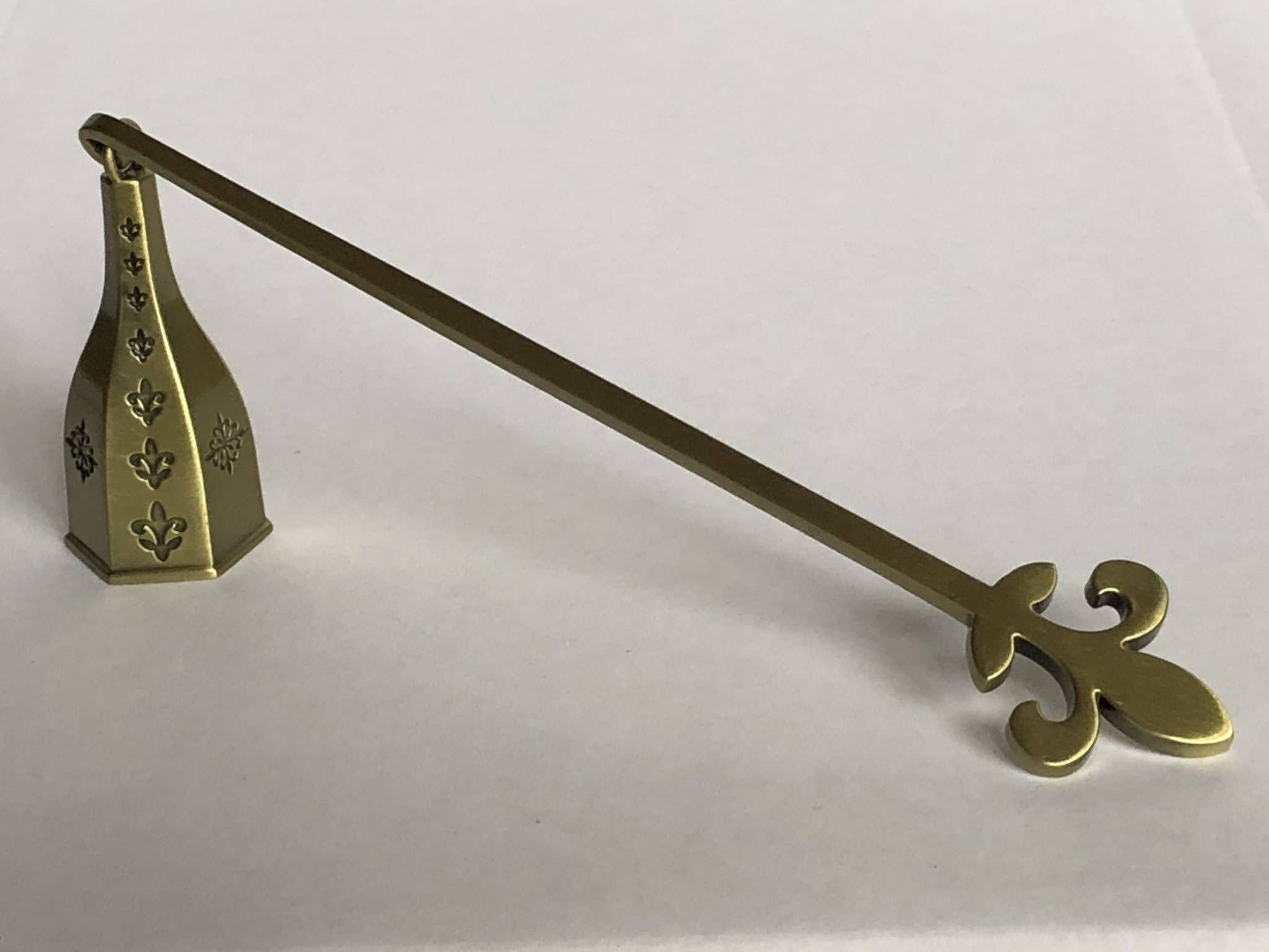 Fleur De Lis Snuffer With Antique Brass Finish - Spiral Circle