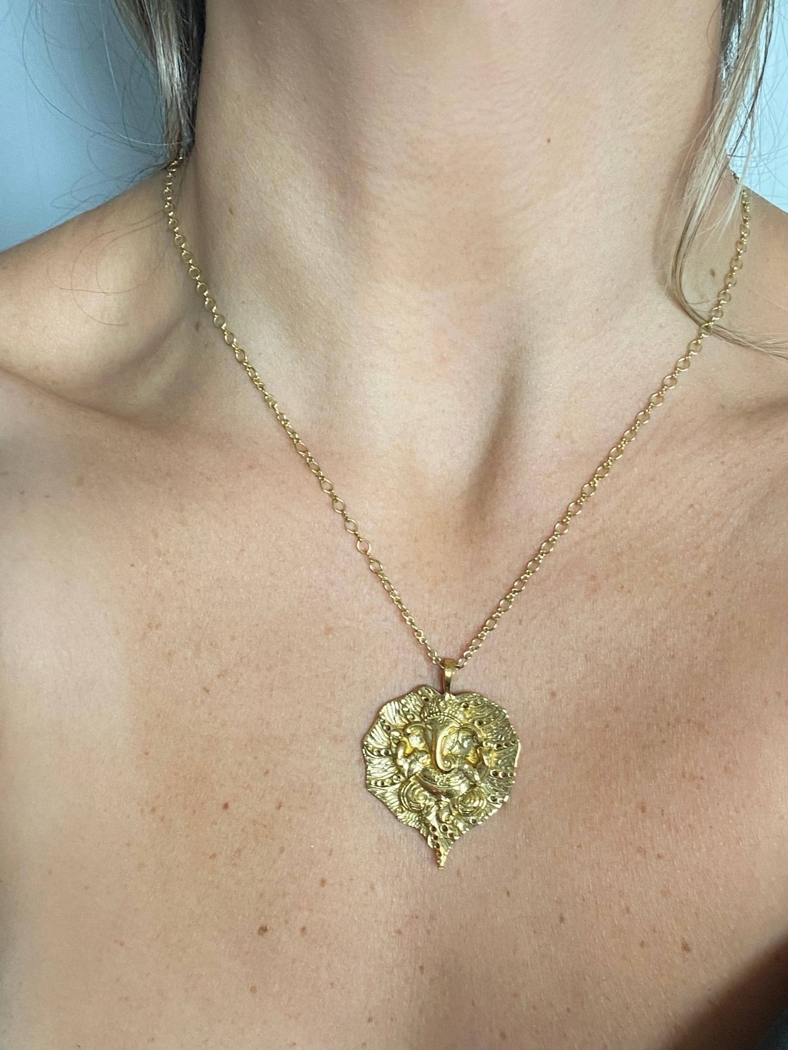 Ganesha Pendant Necklace - Spiral Circle