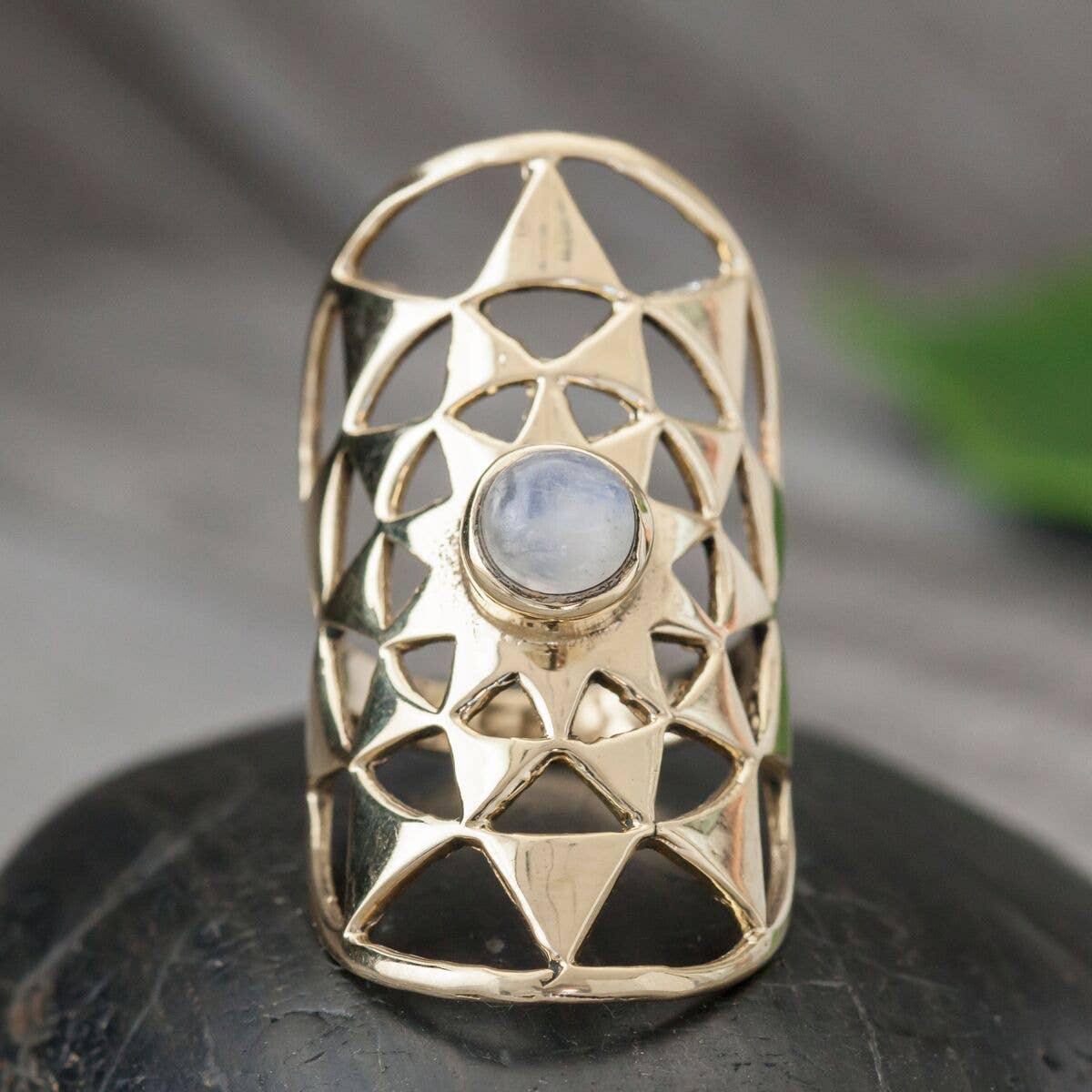 Geometric Stone Shield Ring - Spiral Circle