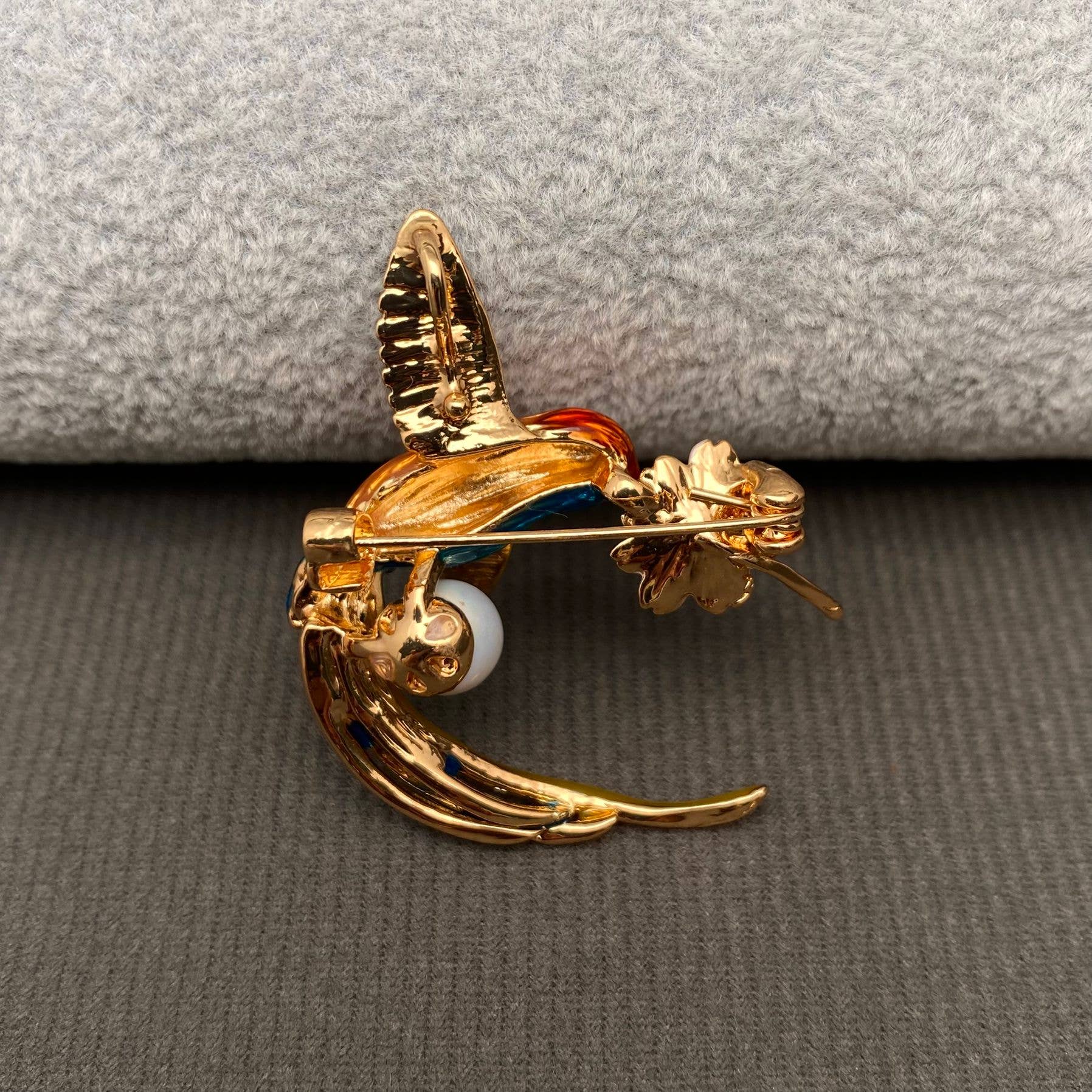 Hummingbird & Flower Brooch - Spiral Circle