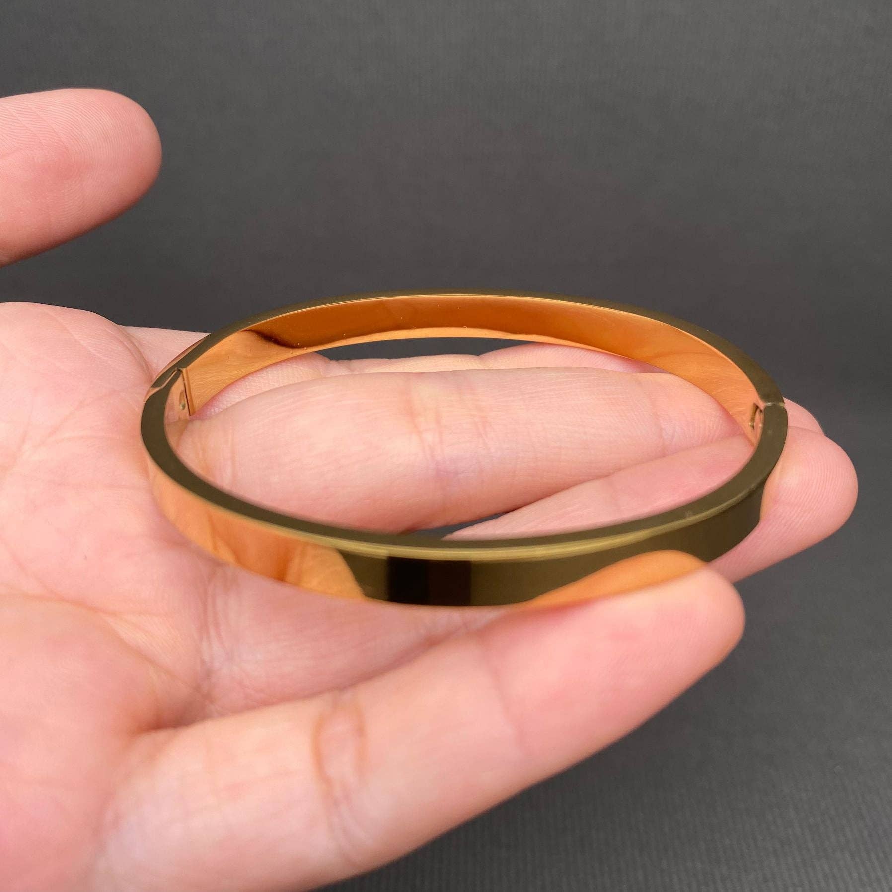 Lavender 18K Gold Plated Bangle - Spiral Circle