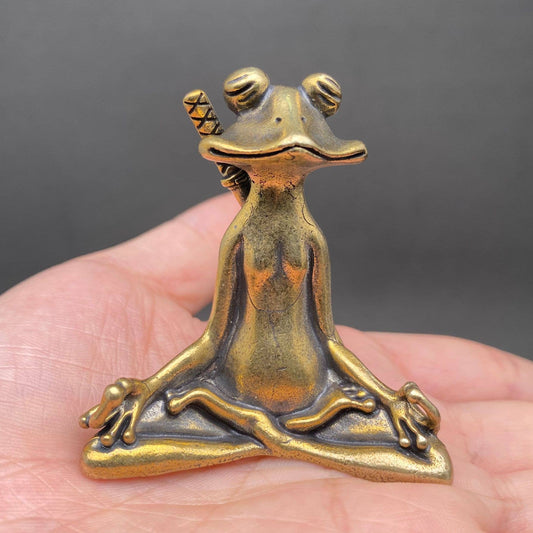 Meditating Kungfu Frog | Brass Figurine - Spiral Circle