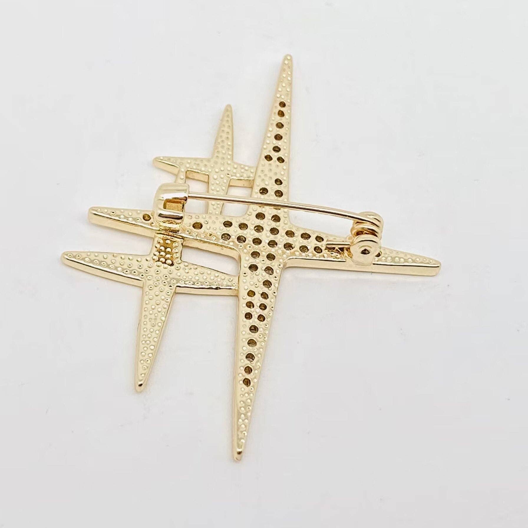 Micro - inlaid Cubic Zirconia Star Brooch - Spiral Circle