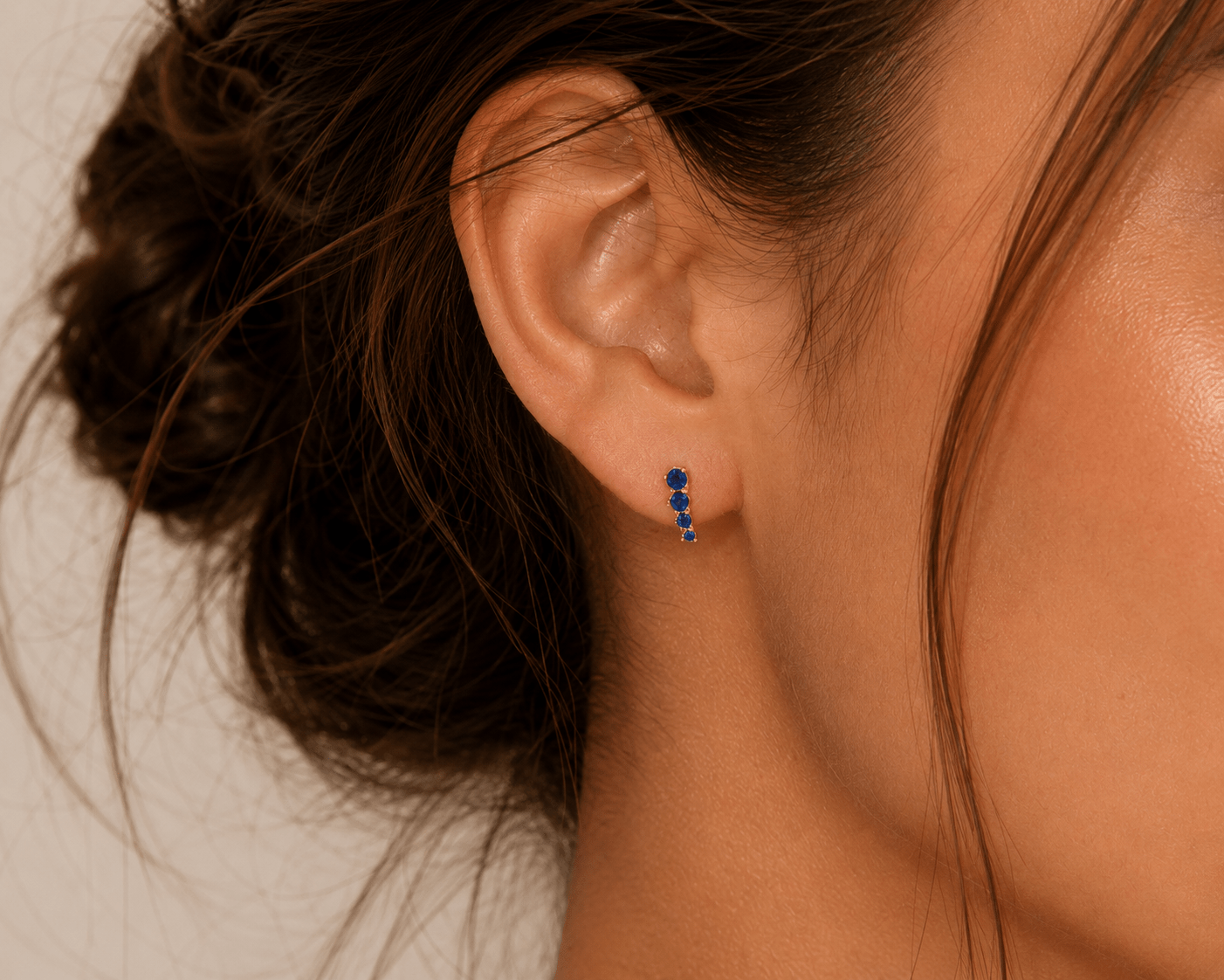 Mini Crawler | Sapphire | Gold Earrings - Spiral Circle