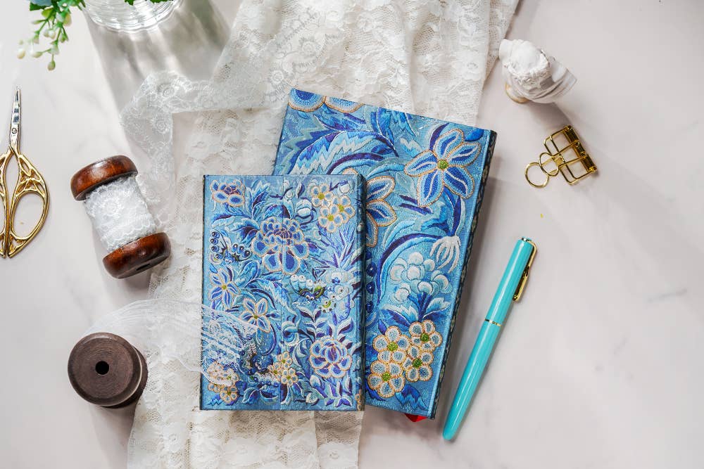 Paperblanks 2026 Blue Willow Midi Vertical Flexi 12M Plnr - Spiral Circle