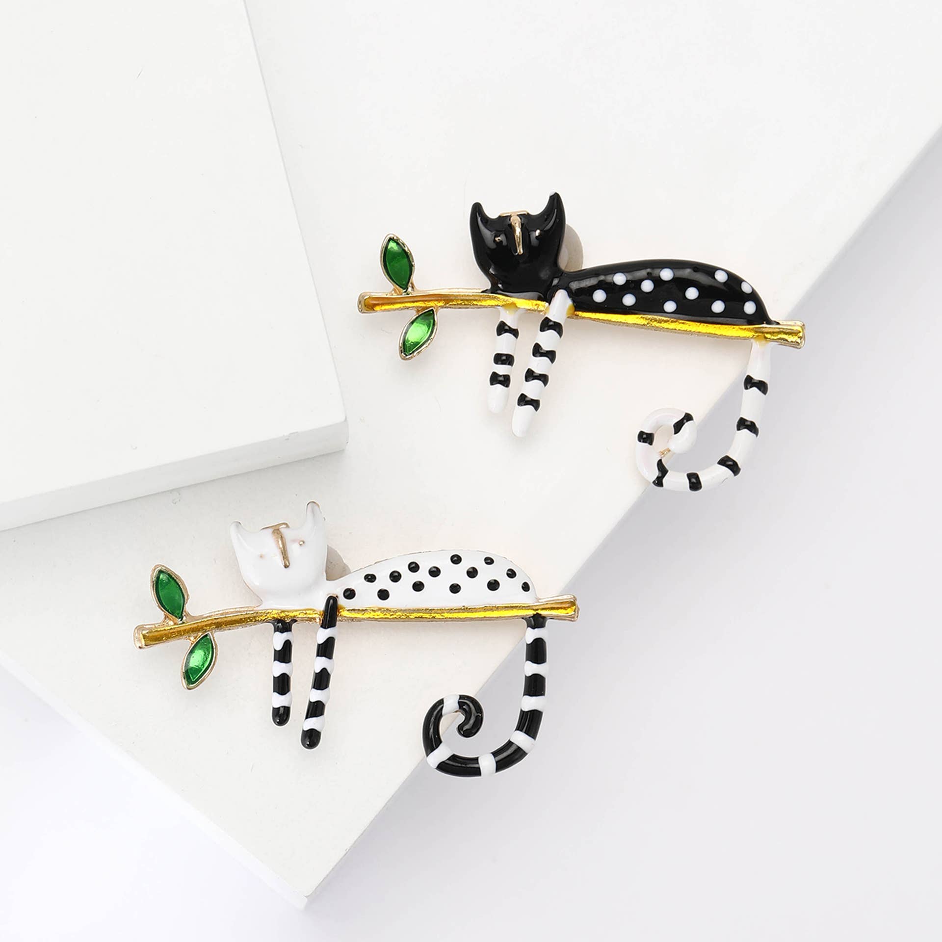 Polka Dot Cat Brooch - Spiral Circle