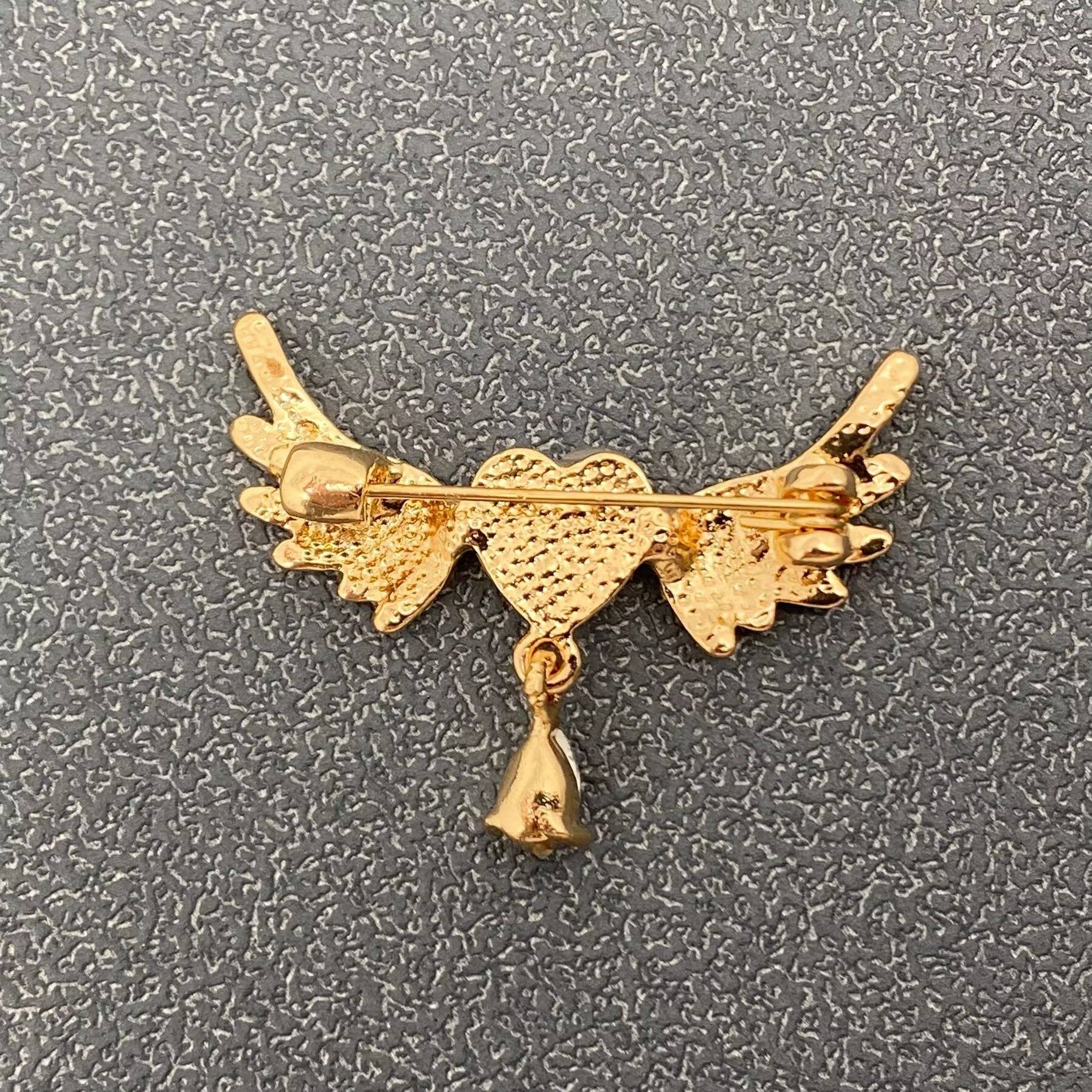 Rhinestone Angel Wings Heart - shaped Brooch - Spiral Circle