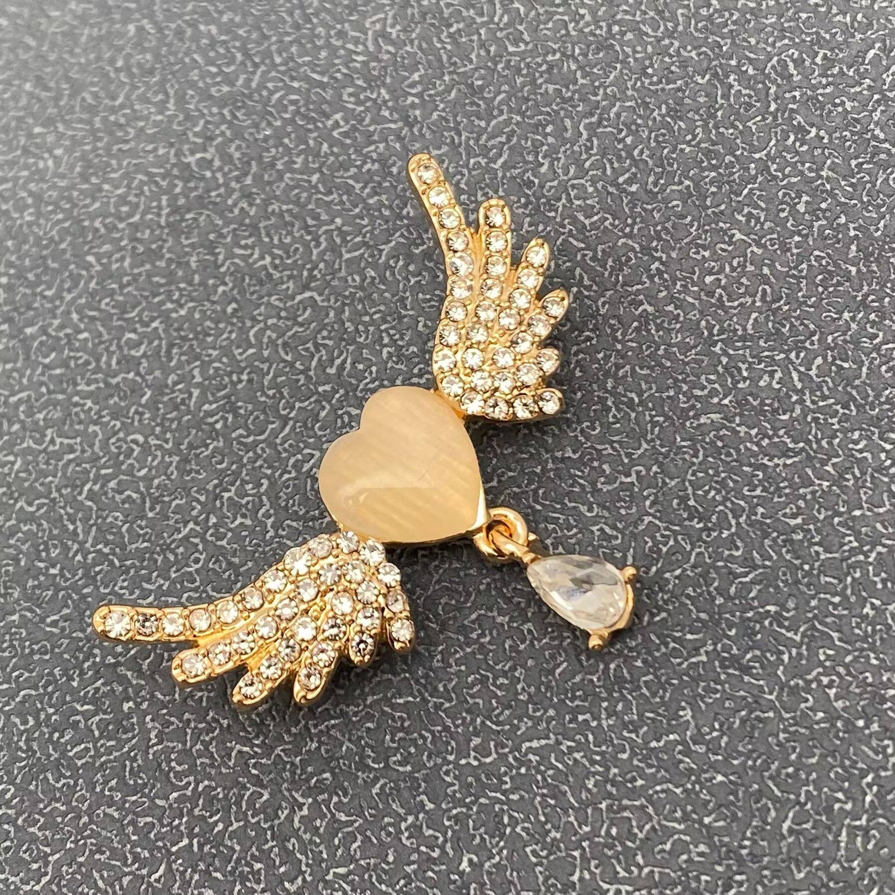 Rhinestone Angel Wings Heart - shaped Brooch - Spiral Circle