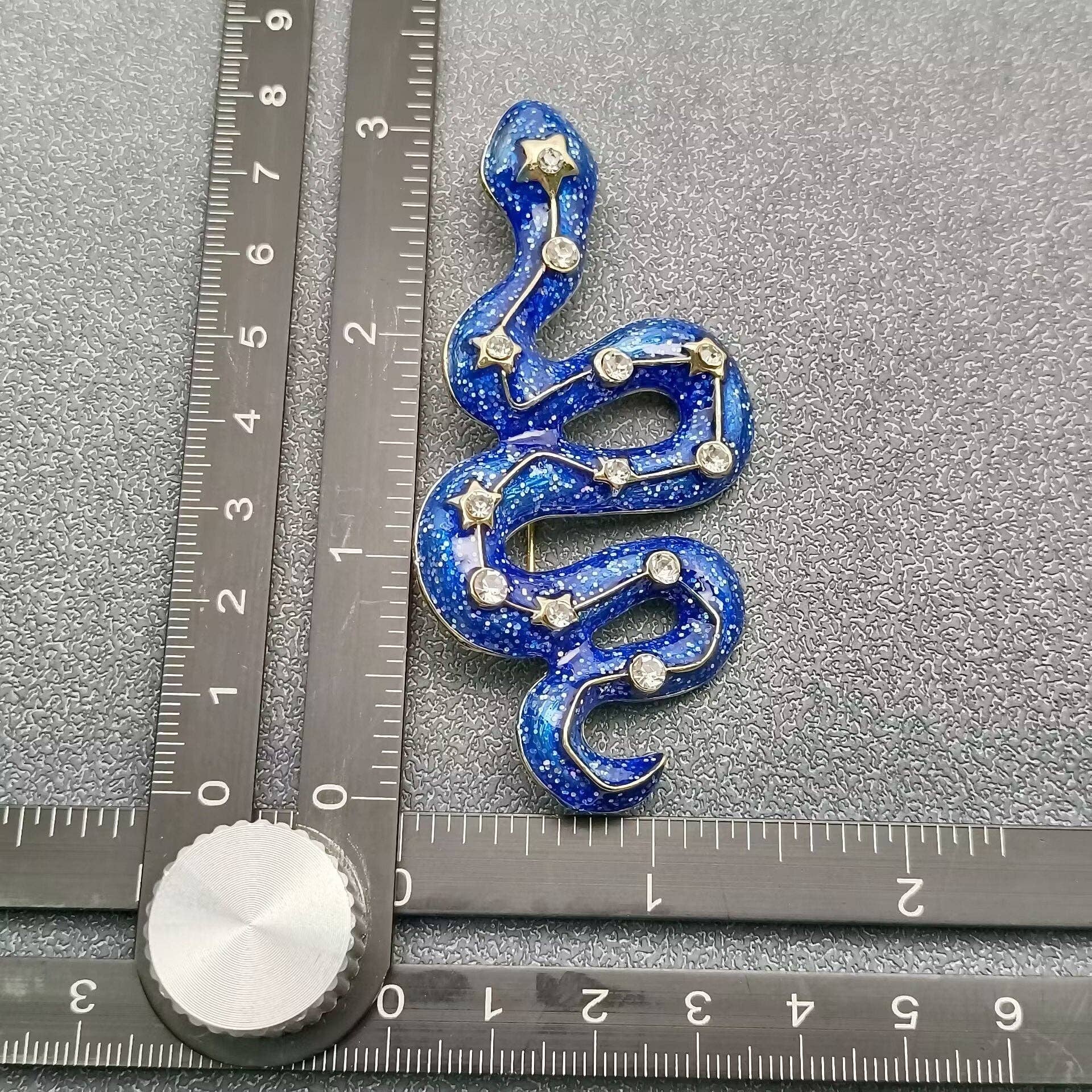 Sparkling Inlaid Rhinestone Snake Brooch - Spiral Circle