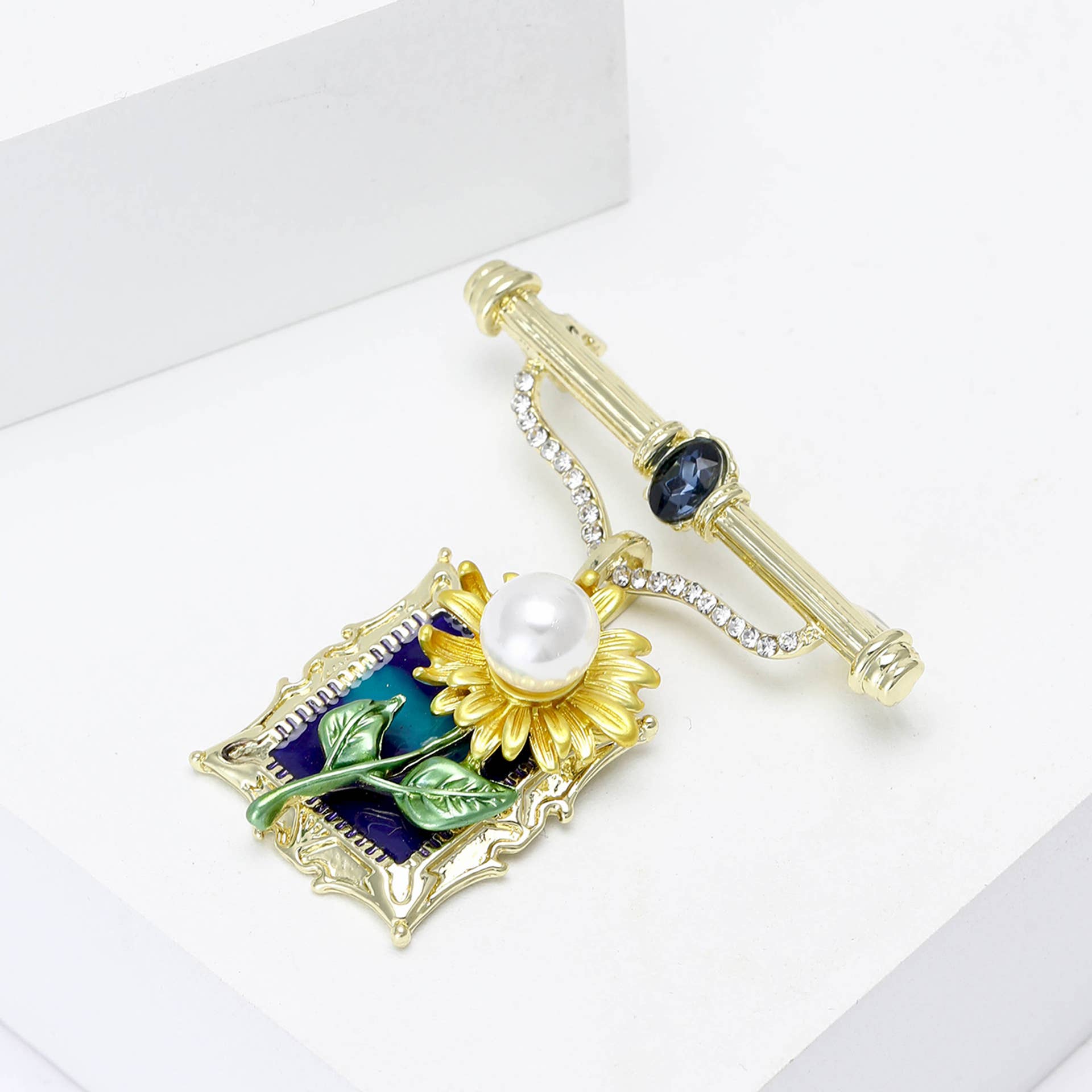 Sunflower in Frame Brooch - Spiral Circle