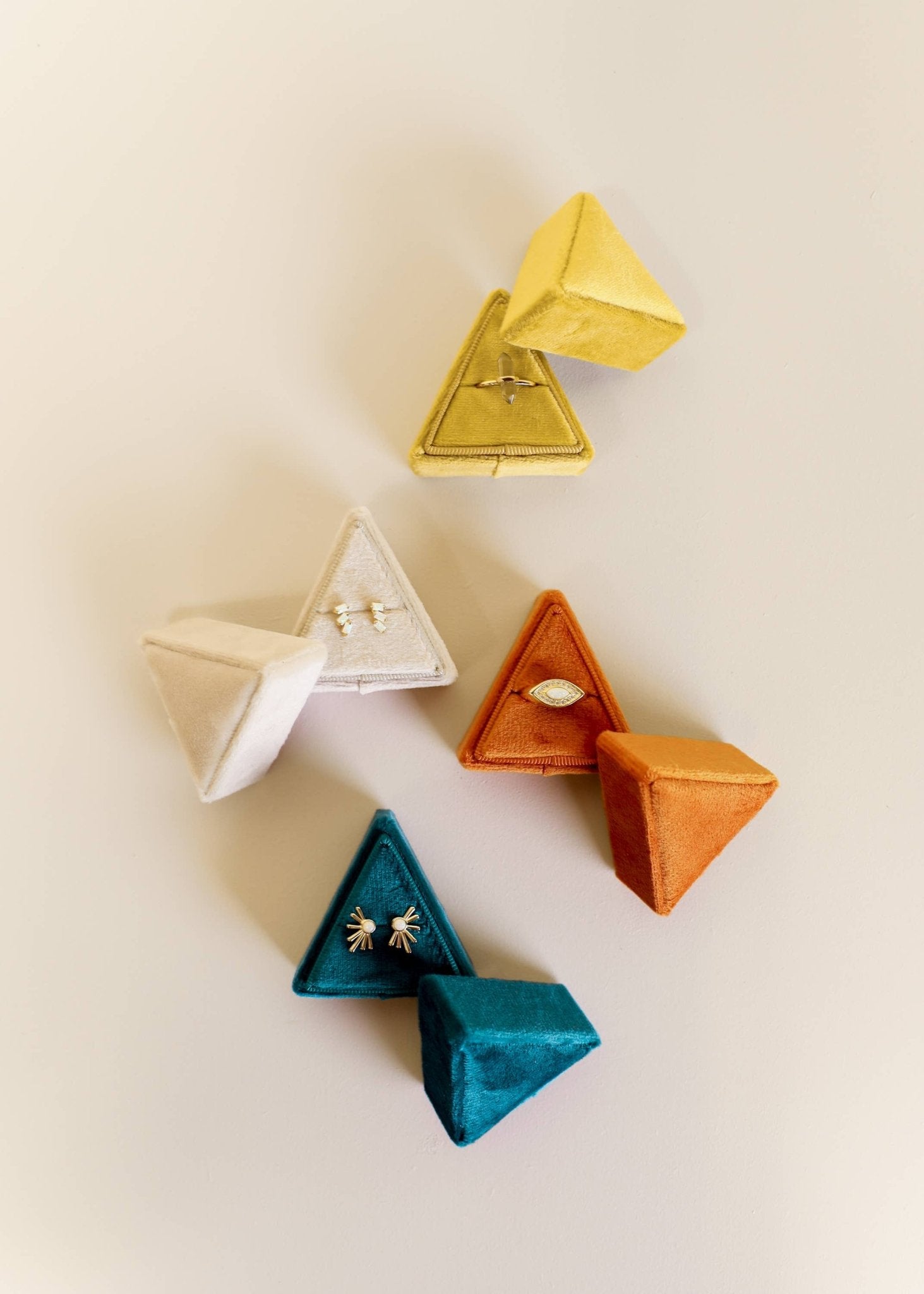 Velvet Jewelry Box - Triangle - Chartreuse - Spiral Circle