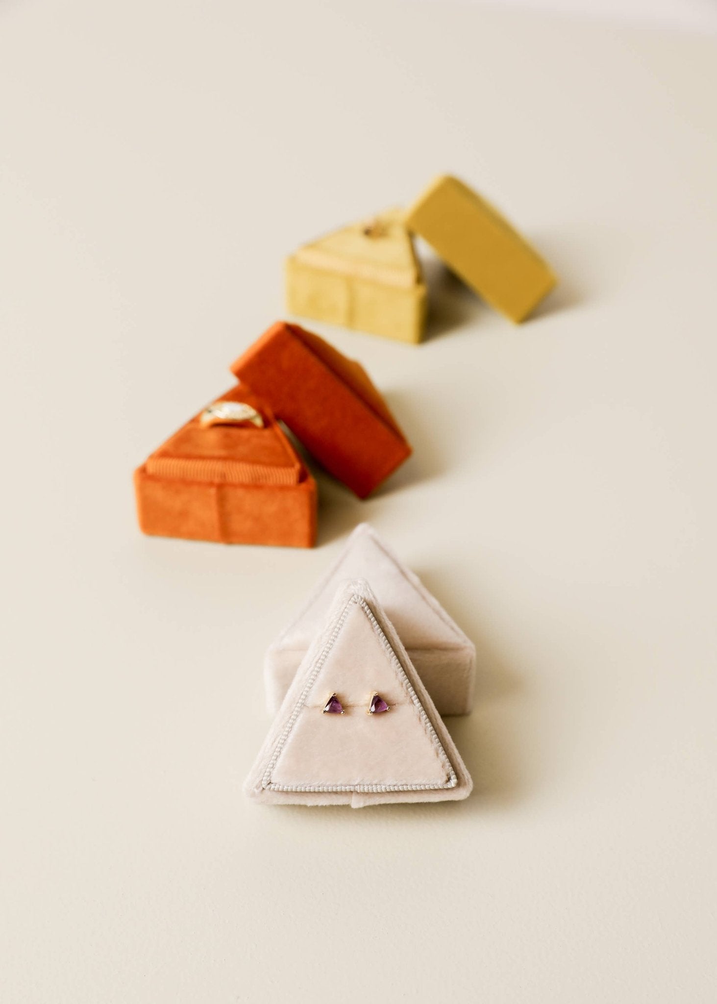 Velvet Jewelry Box - Triangle - Cream - Spiral Circle