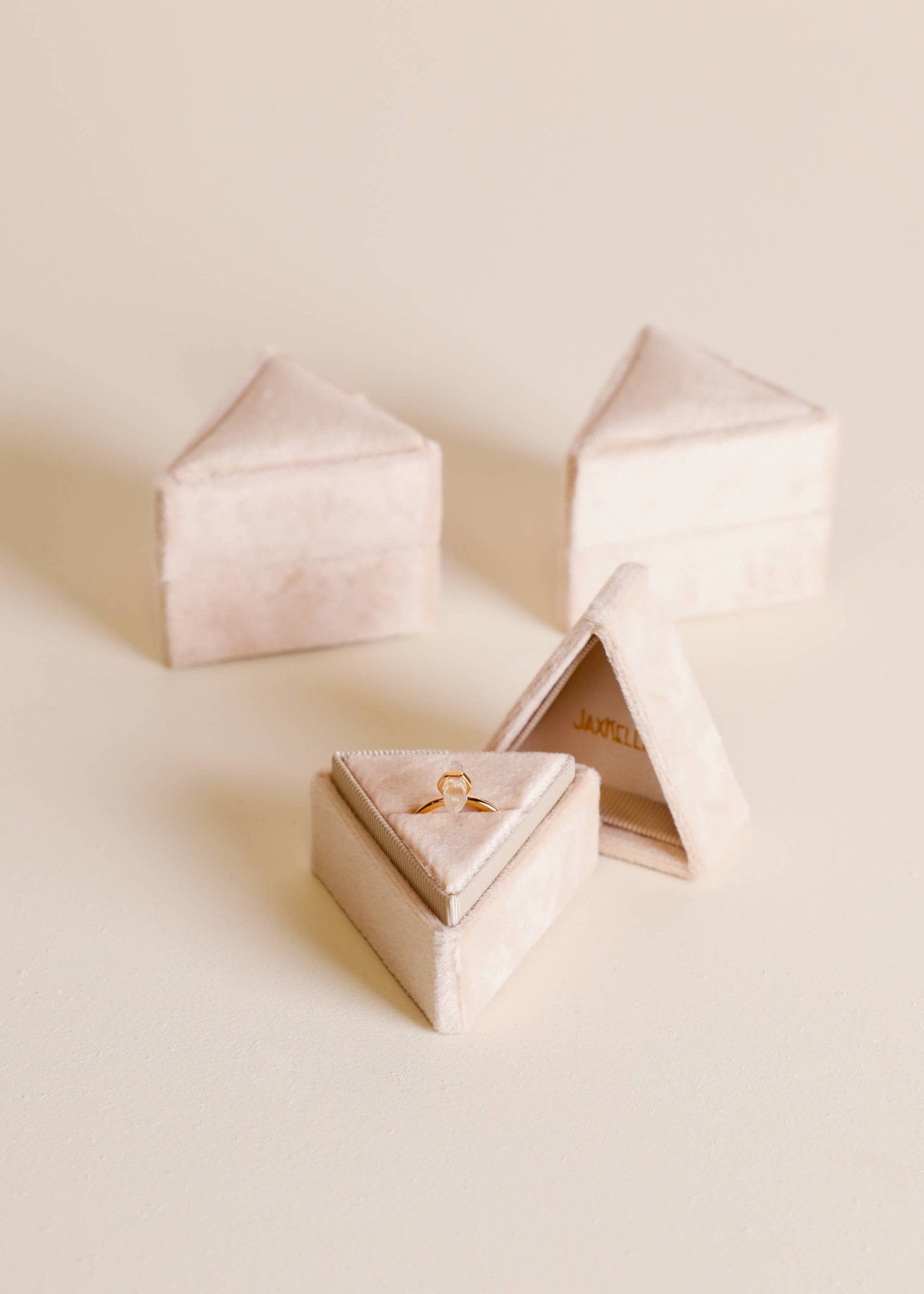 Velvet Jewelry Box - Triangle - Cream - Spiral Circle