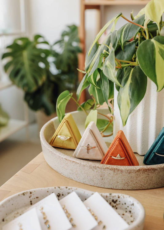 Velvet Jewelry Box - Triangle - Cream - Spiral Circle