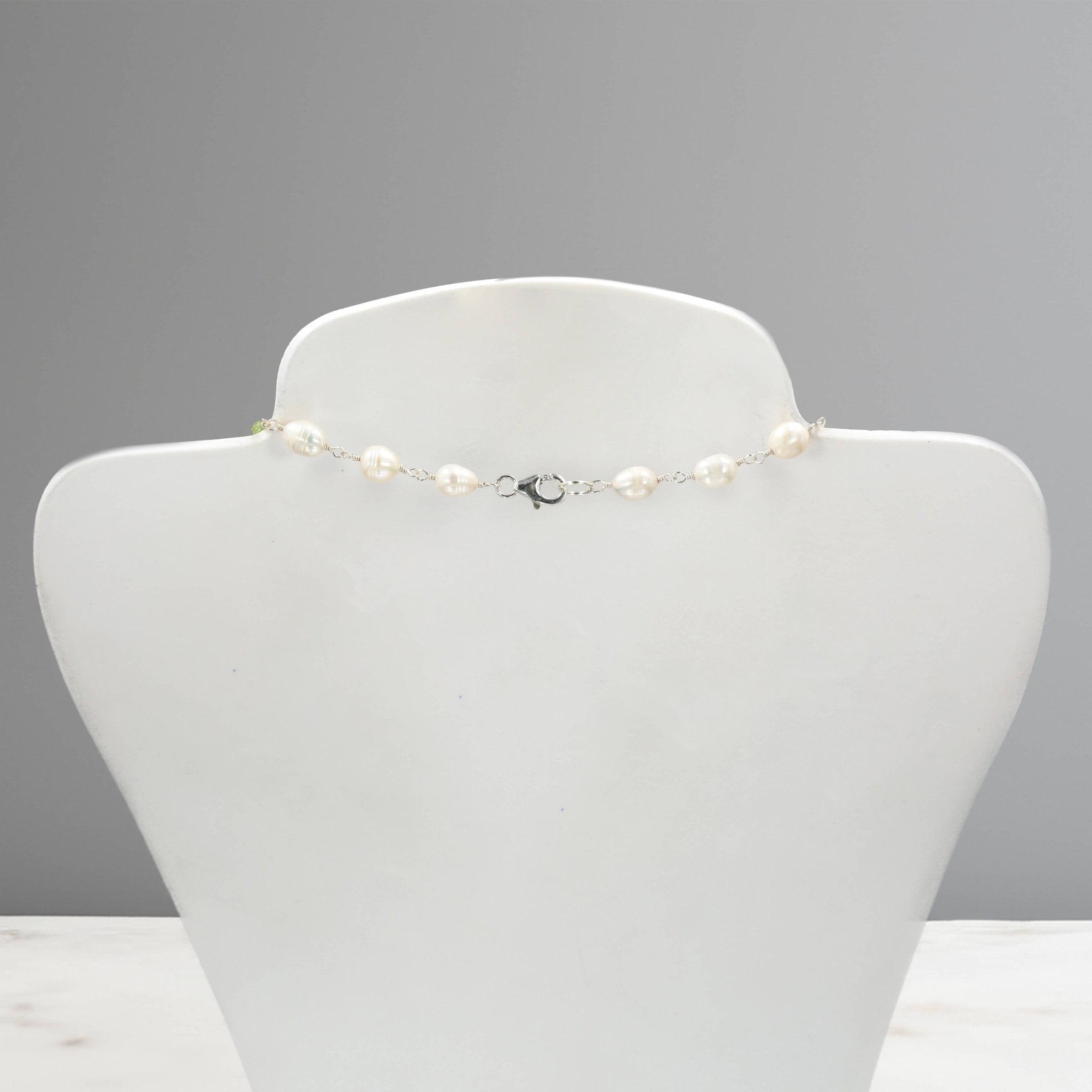 Verdant Grace | Pearl & Peridot Lariat Necklace - Spiral Circle