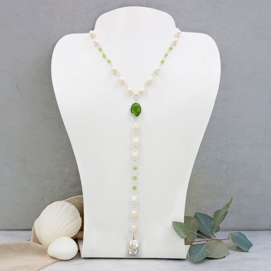 Verdant Grace | Pearl & Peridot Lariat Necklace - Spiral Circle