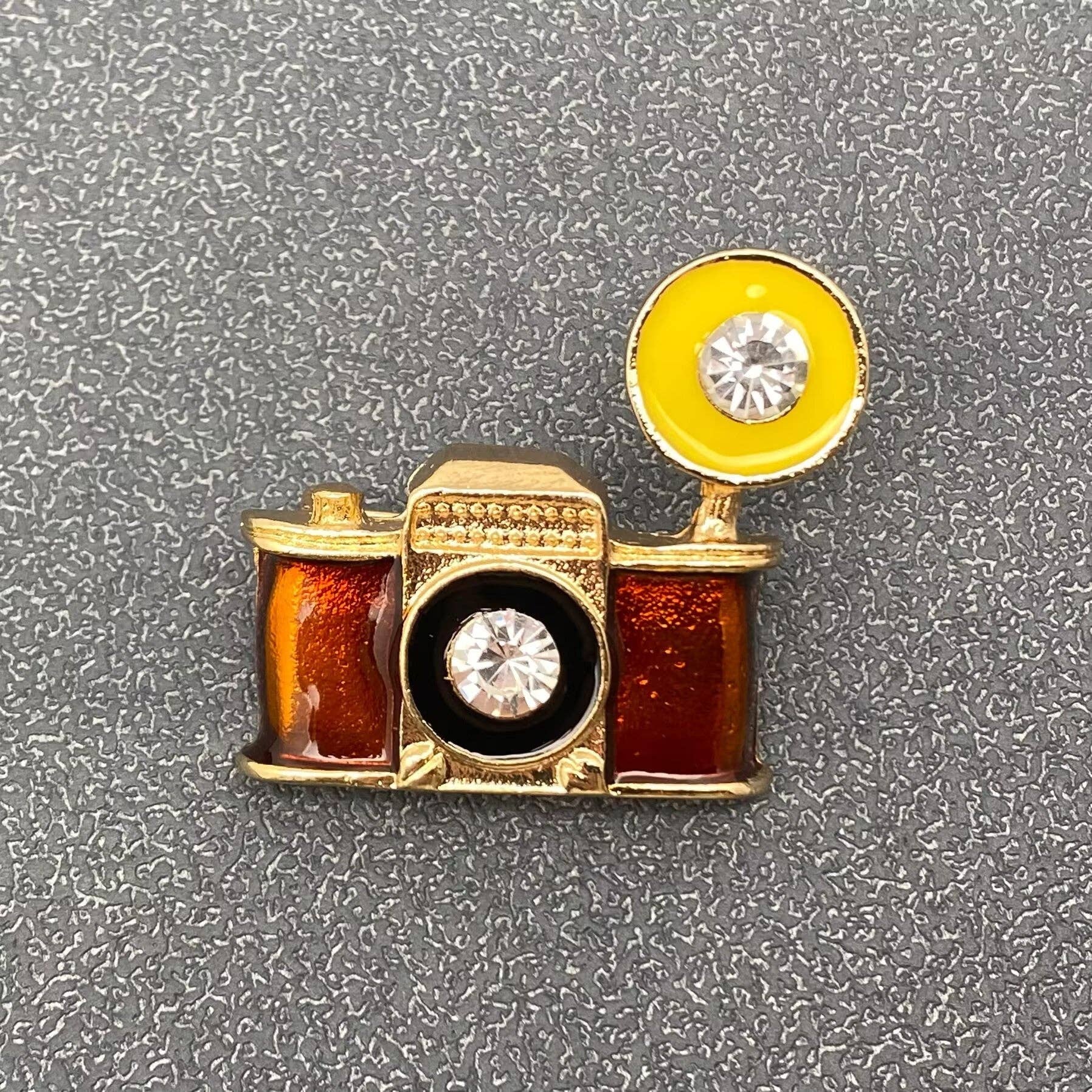 Vintage Camera Brooch - Spiral Circle