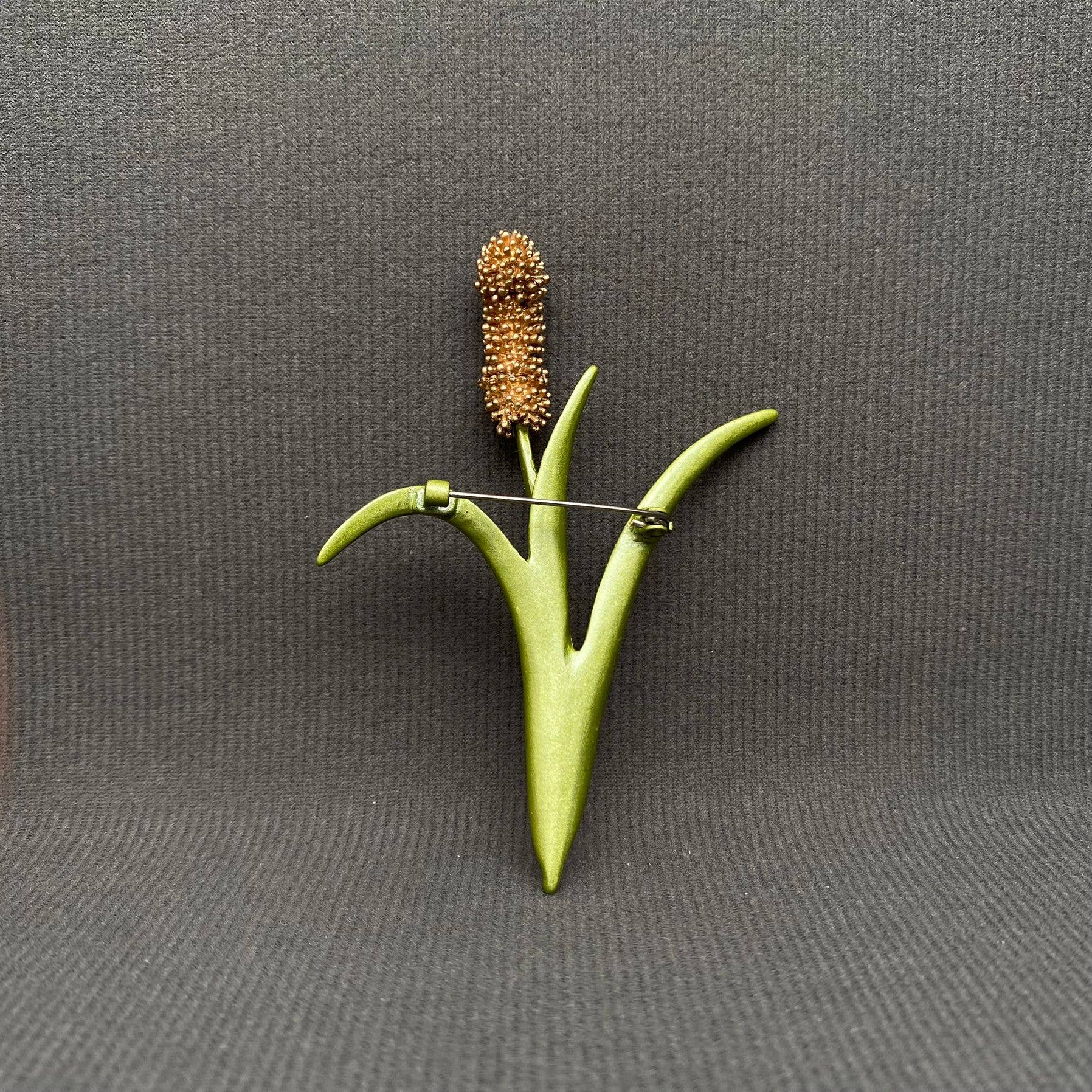 Vintage Green Bristlegrass Brooch - Spiral Circle
