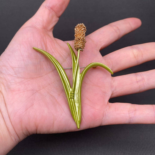 Vintage Green Bristlegrass Brooch - Spiral Circle