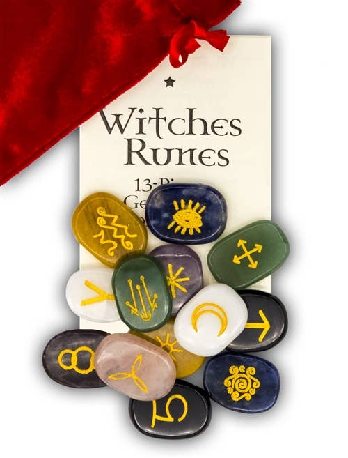 Witches Runes Divination Set WR01 - Spiral Circle