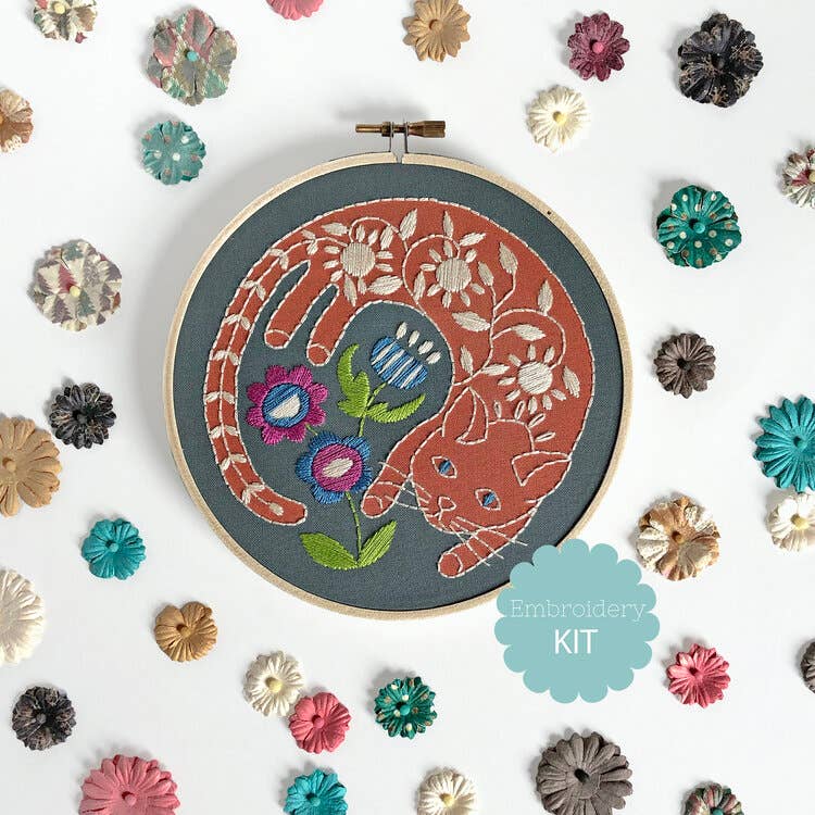 Garden Cat Embroidery Kit - Spiral Circle