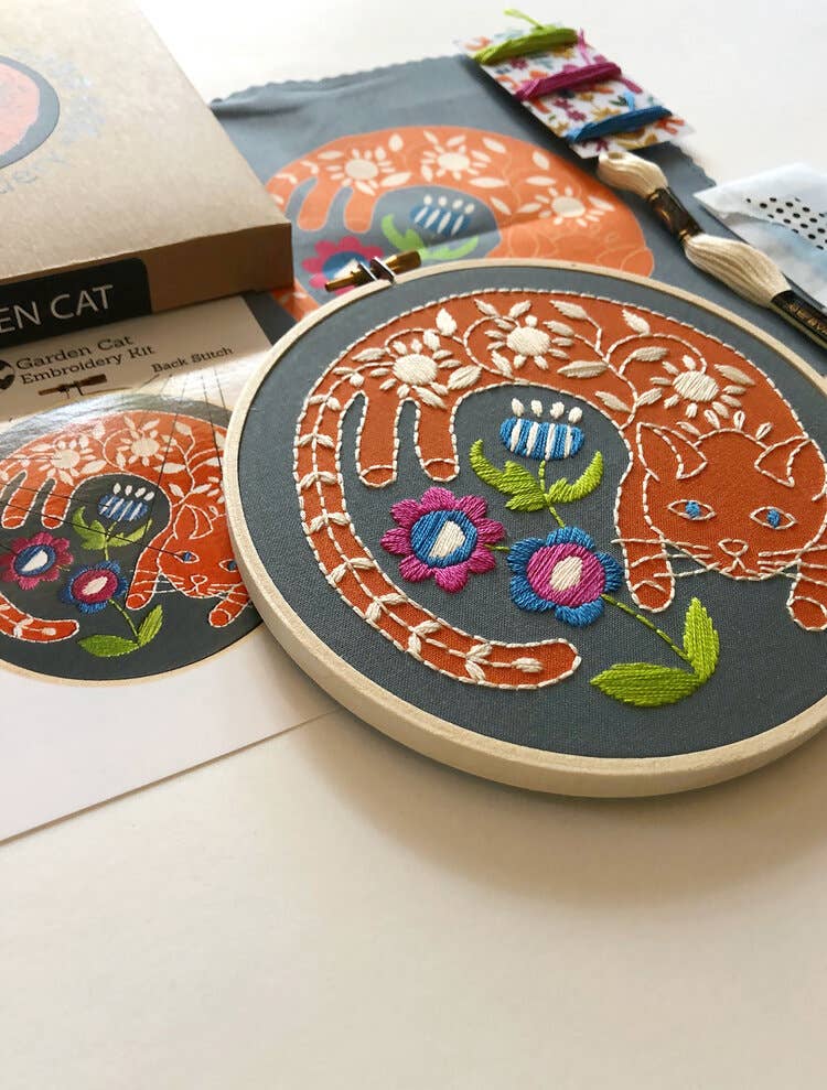Garden Cat Embroidery Kit - Spiral Circle