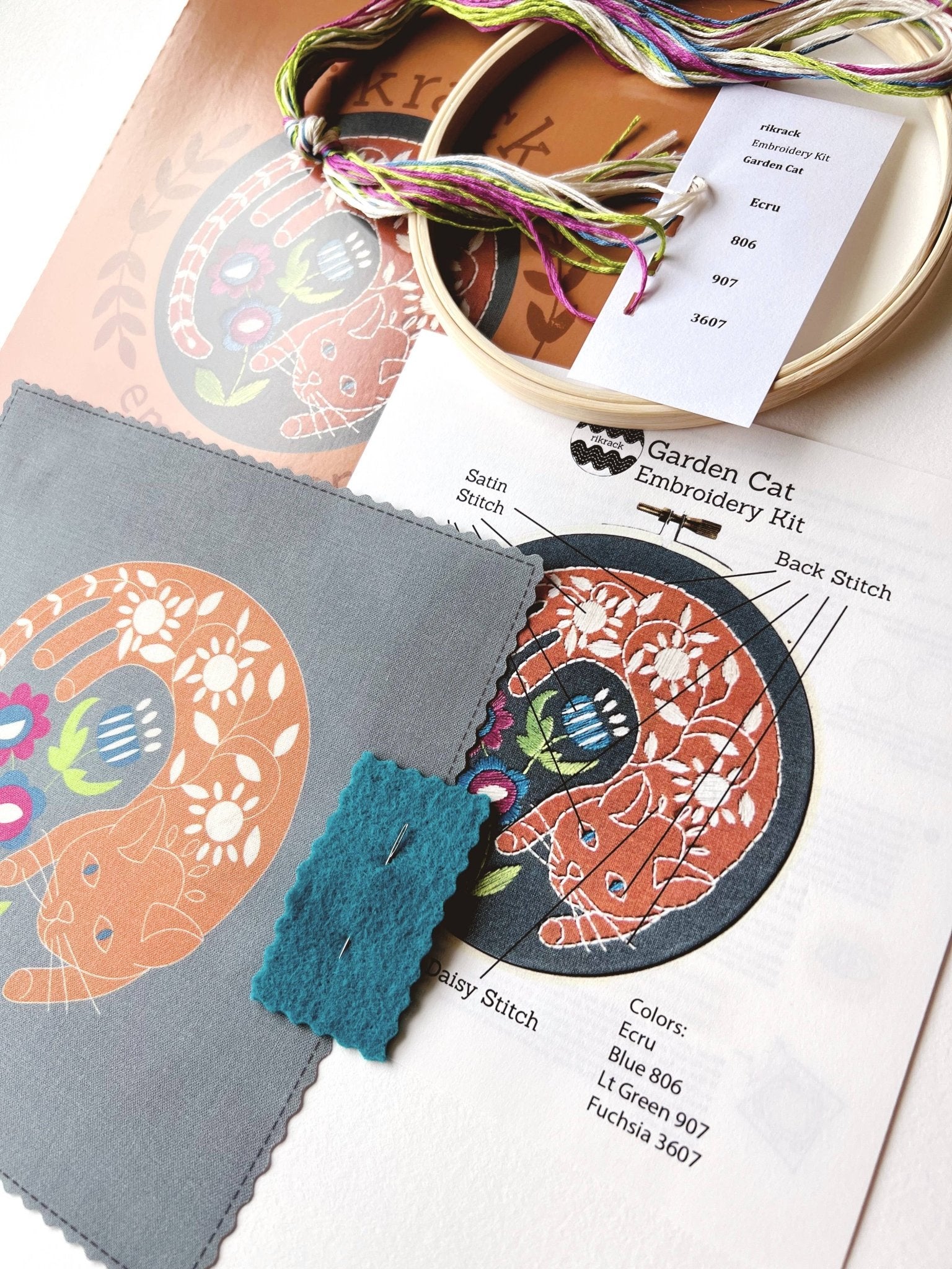 Garden Cat Embroidery Kit - Spiral Circle